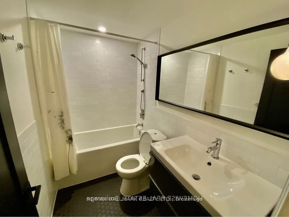 795 College Street, #1B