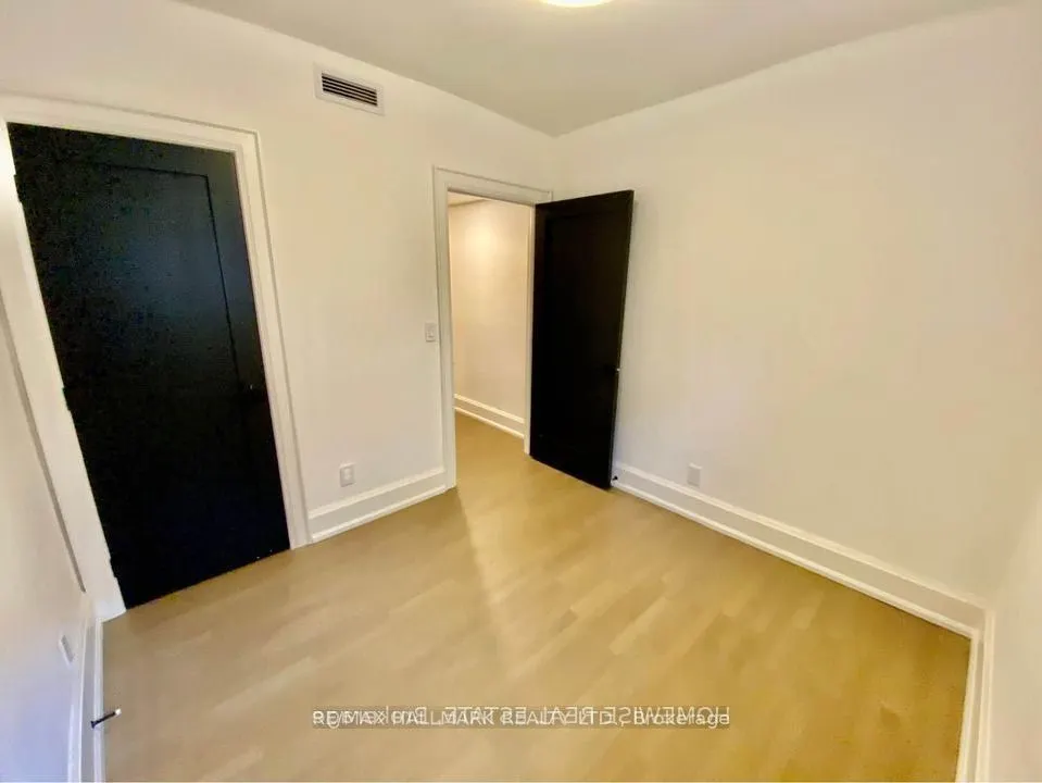 795 College Street, #1B