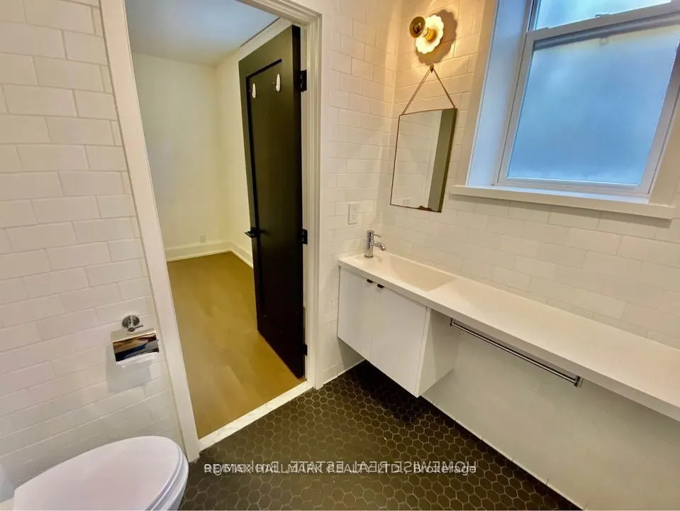 795 College Street, #1B