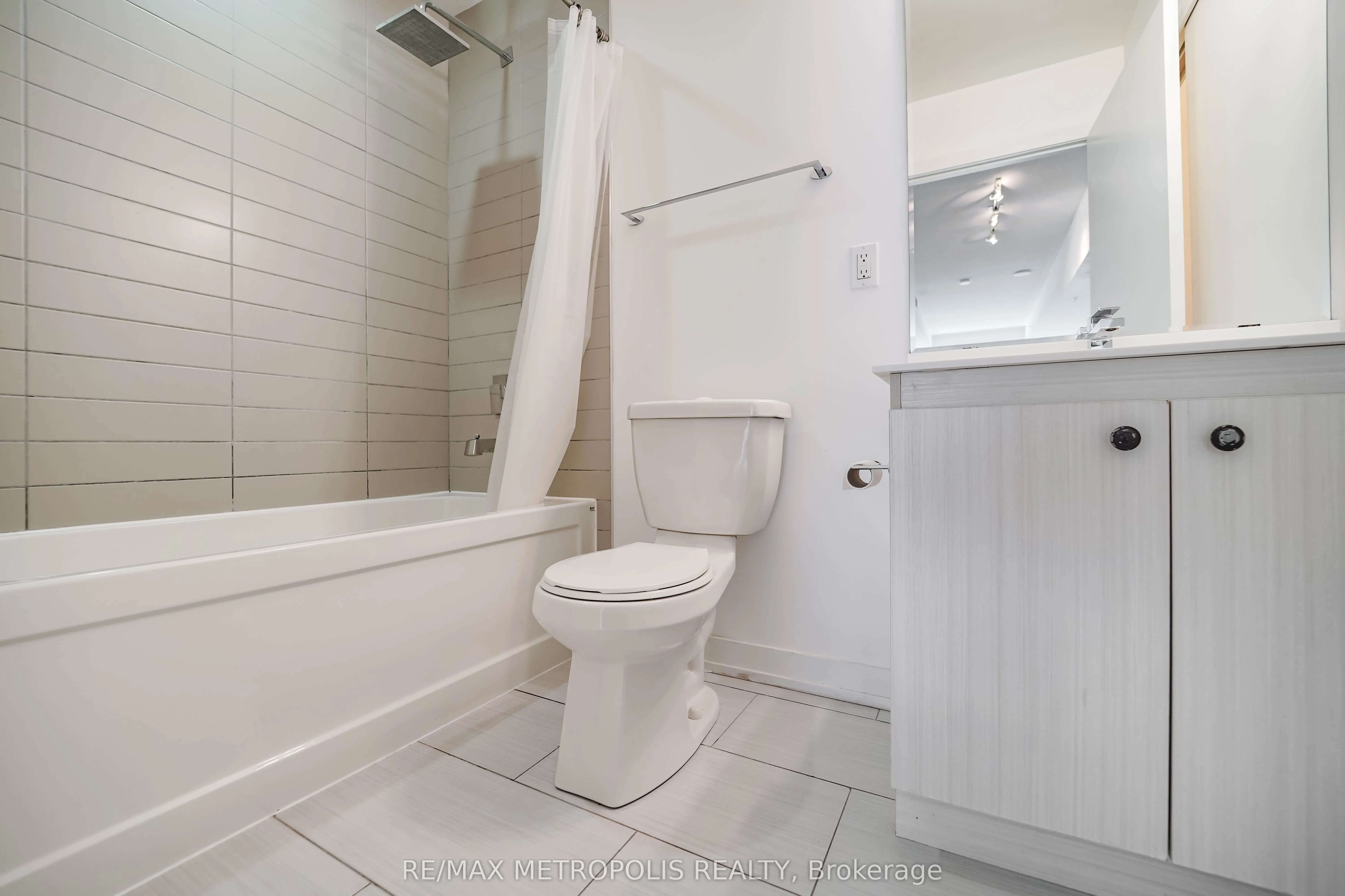 10 Willison Square, #602