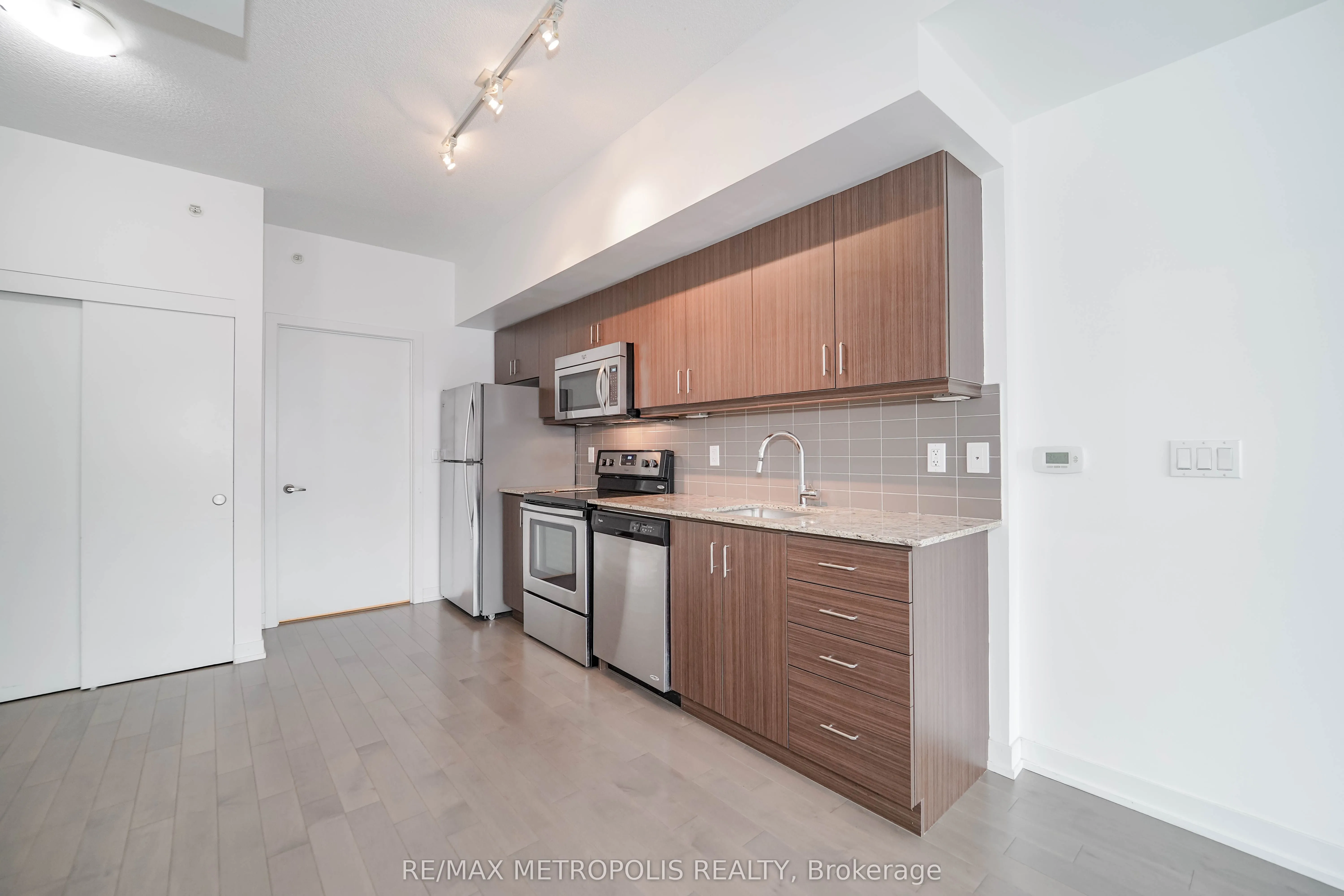 10 Willison Square, #602