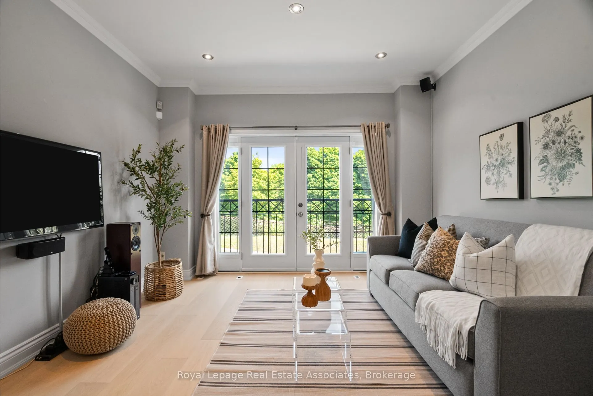 1 Baxter Street, #8
