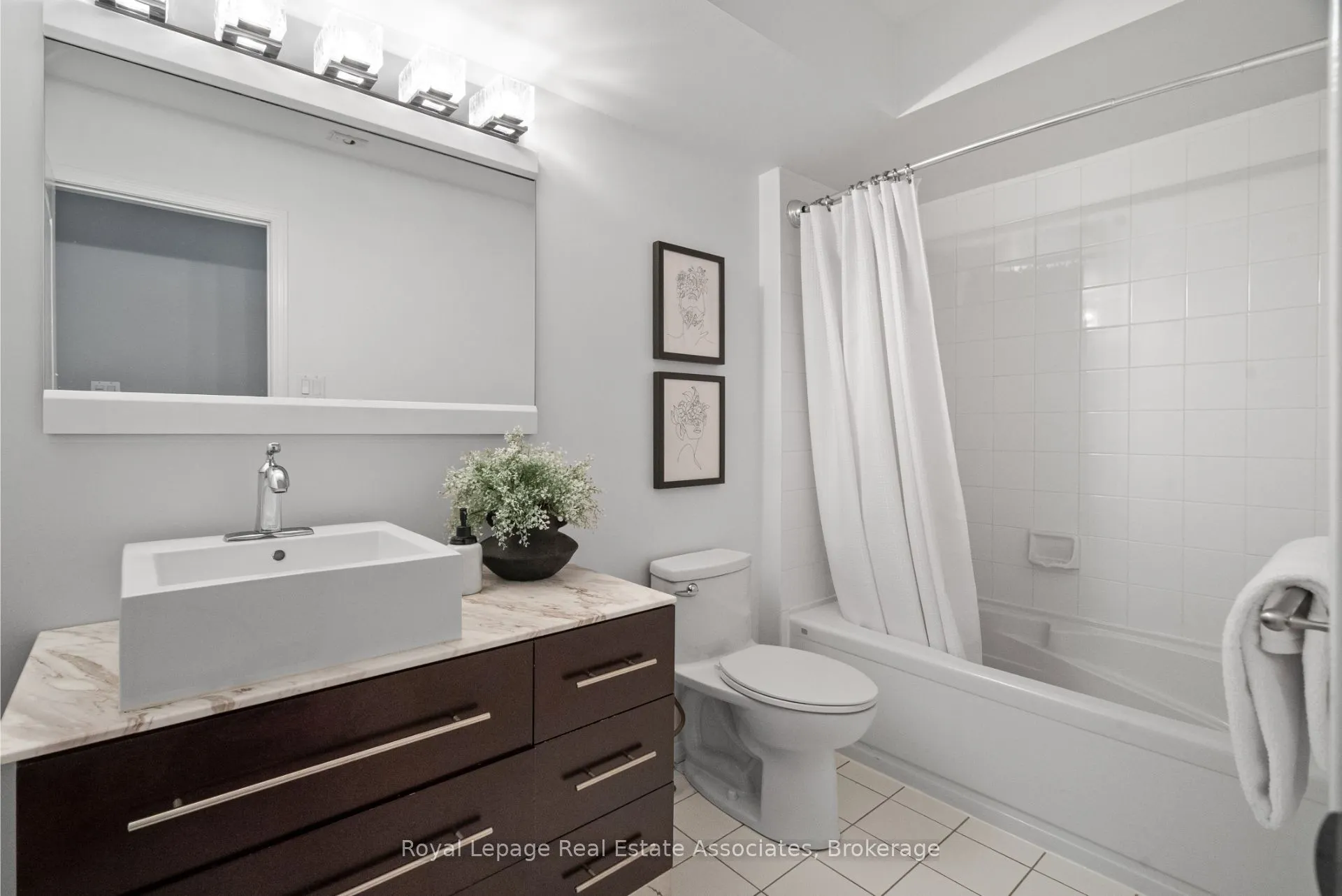 1 Baxter Street, #8