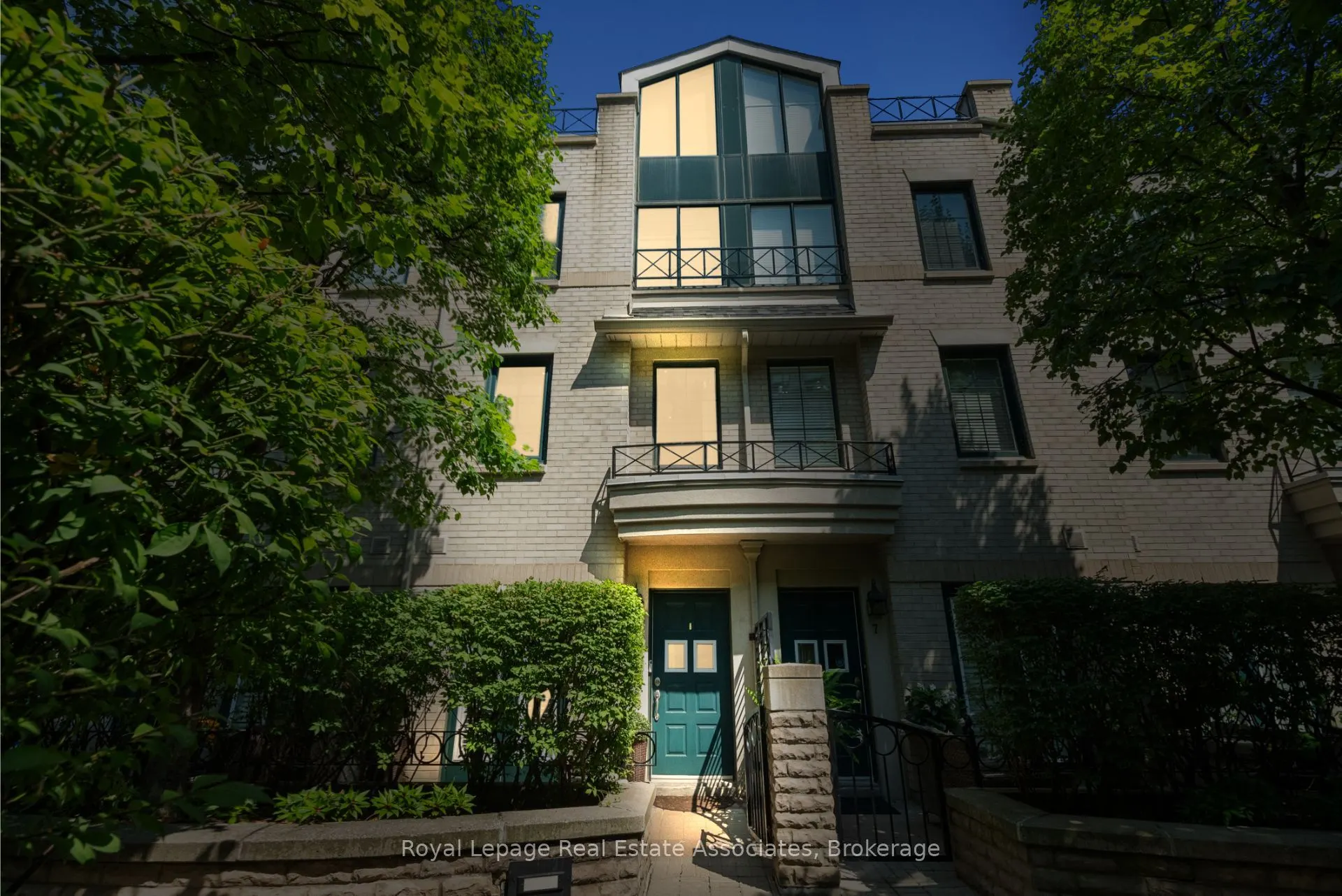 1 Baxter Street, #8