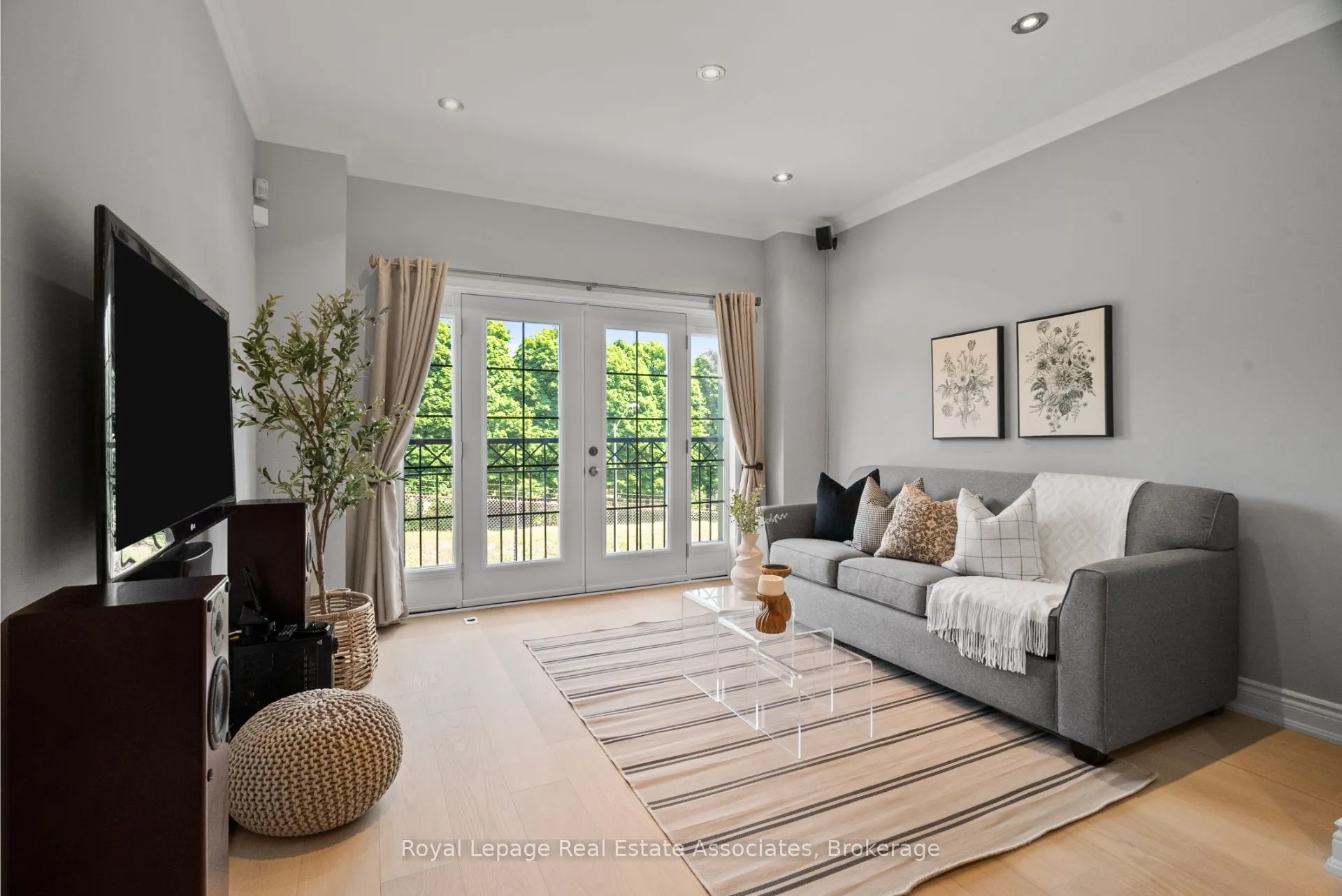 1 Baxter Street, #8