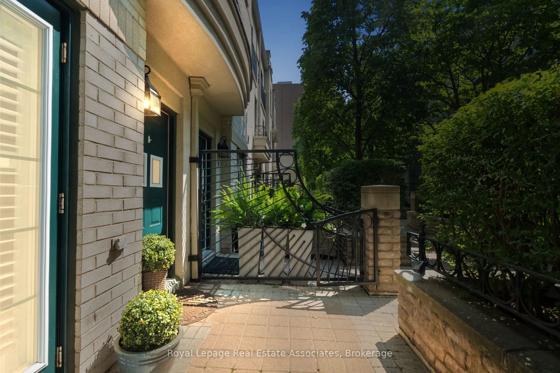 1 Baxter Street, #8