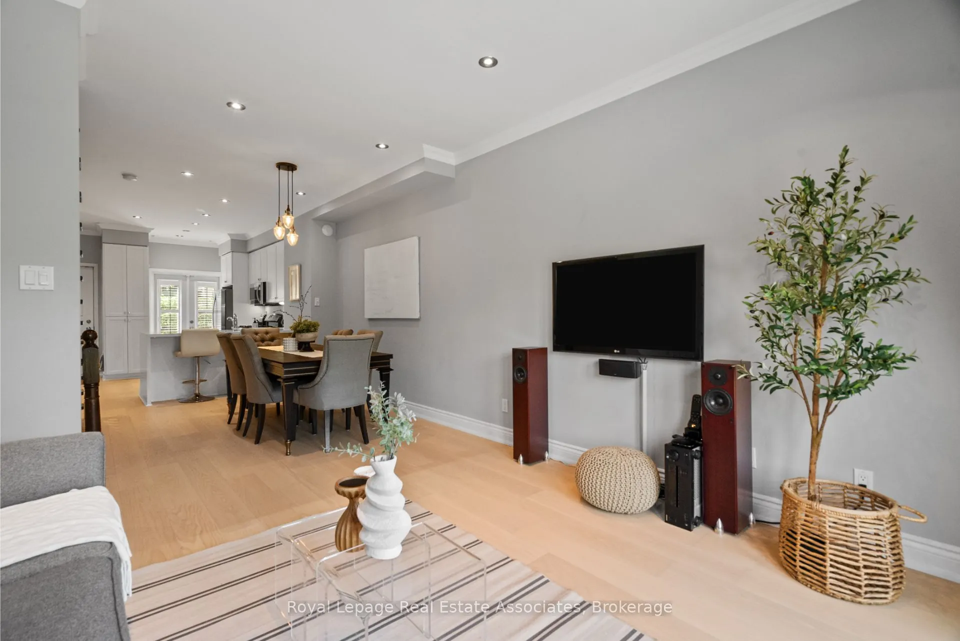 1 Baxter Street, #8