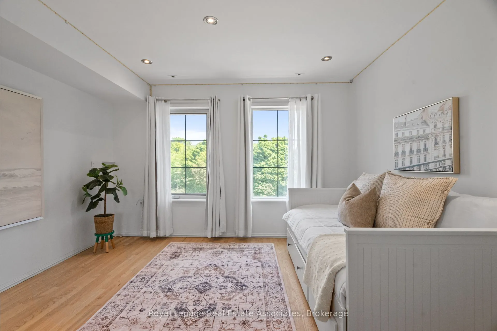 1 Baxter Street, #8