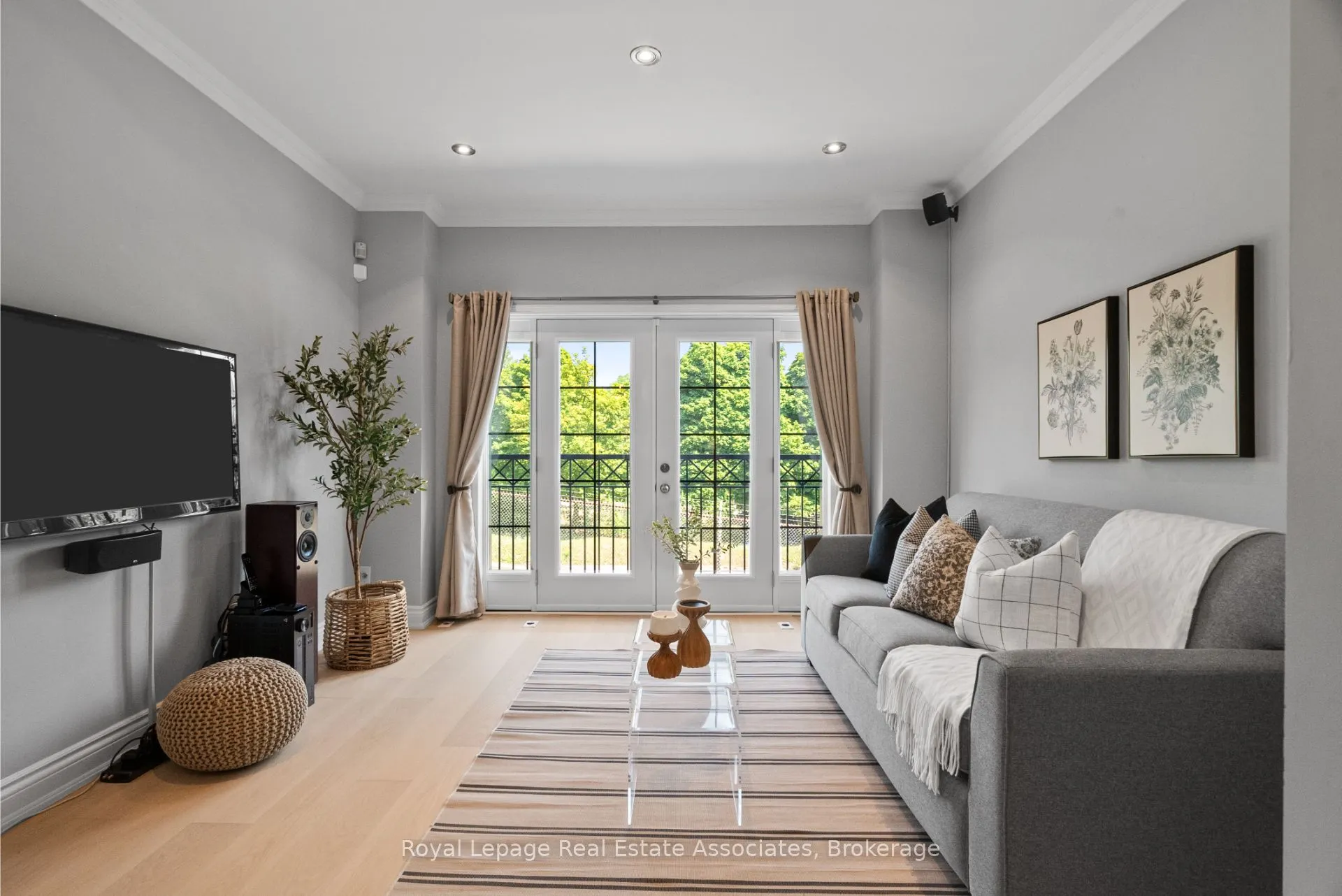 1 Baxter Street, #8