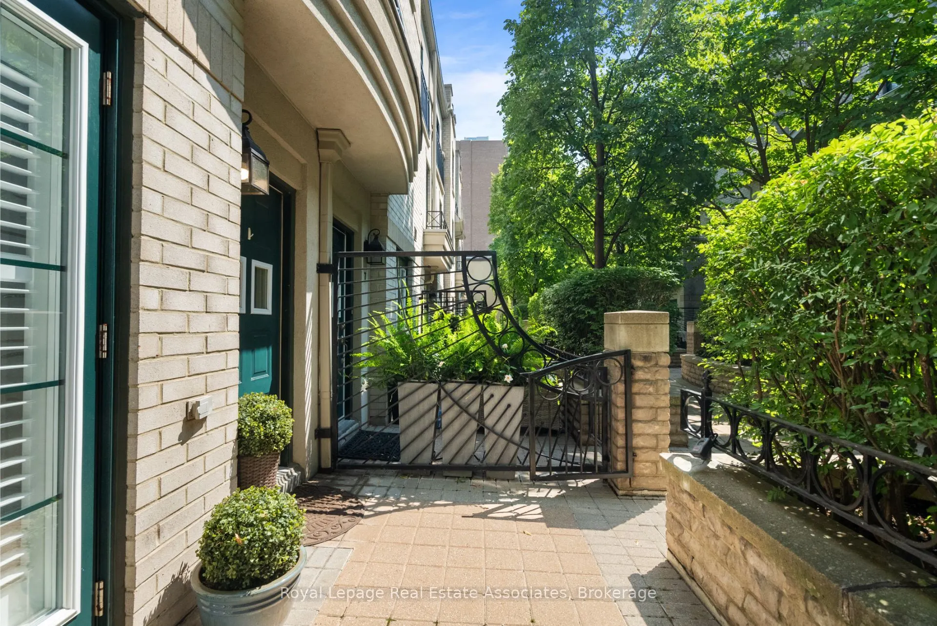1 Baxter Street, #8