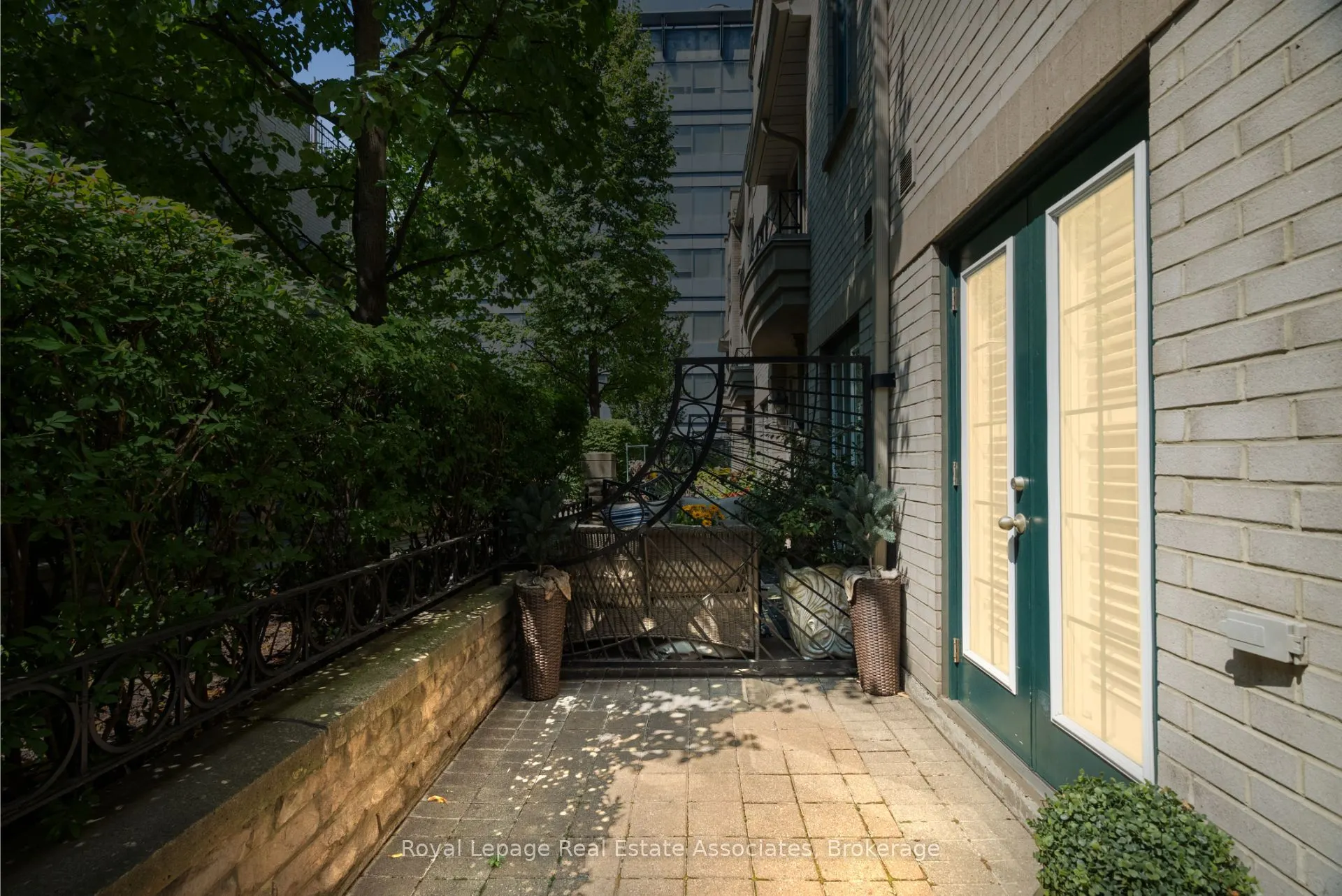 1 Baxter Street, #8