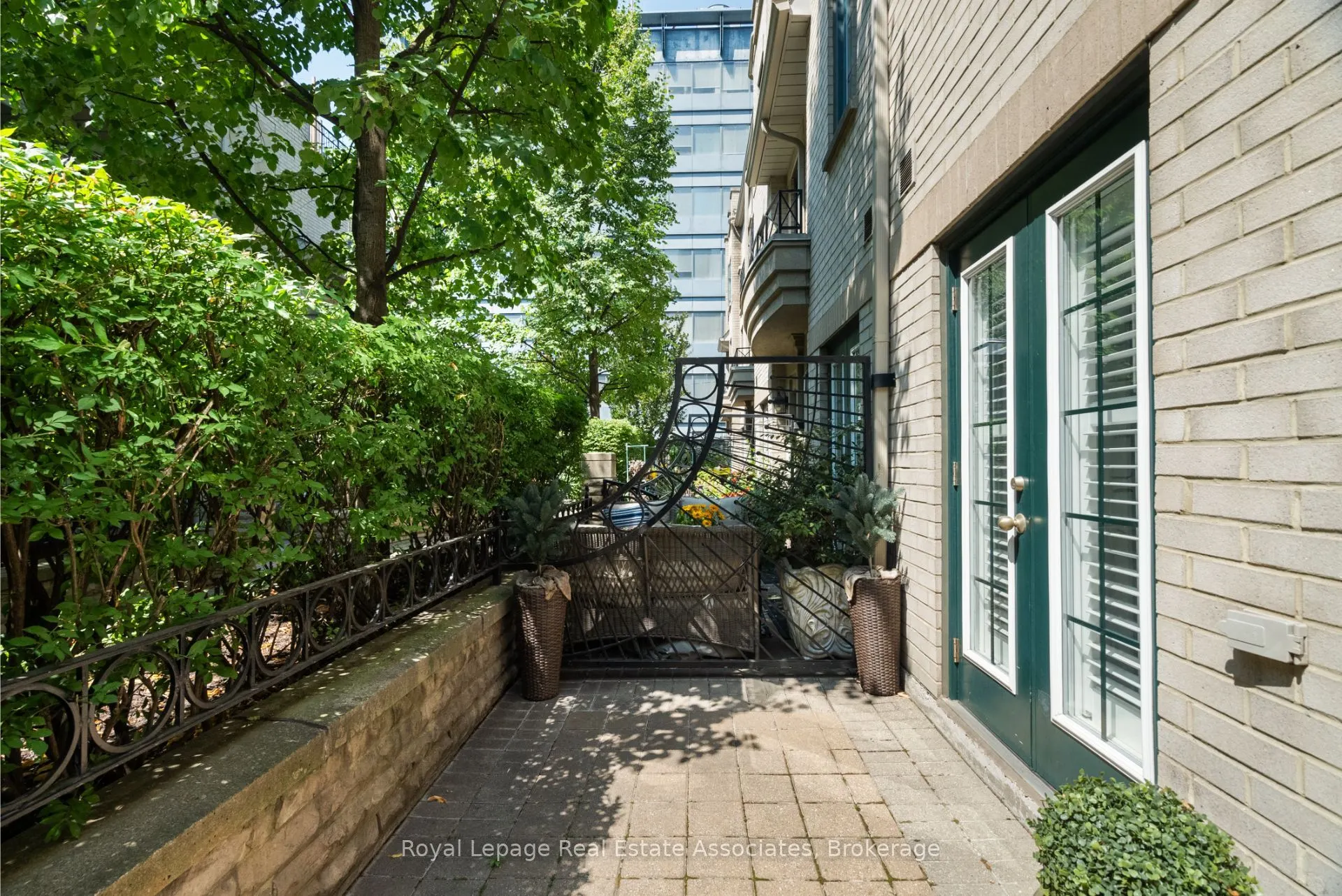 1 Baxter Street, #8