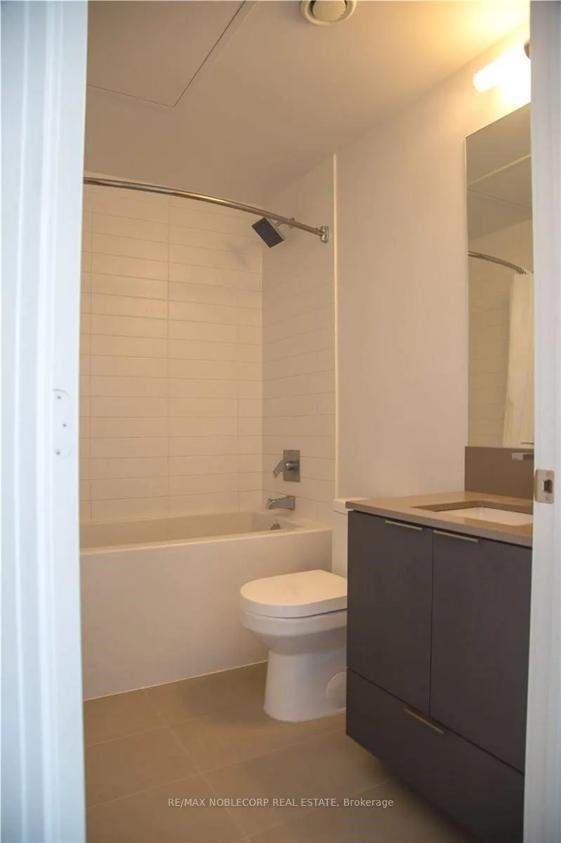 181 Dundas Street E #807