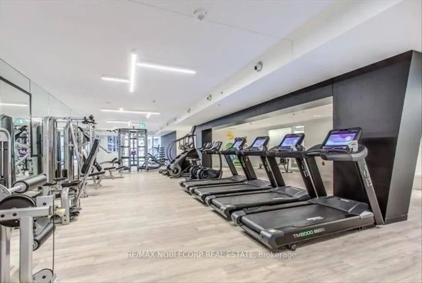 181 Dundas Street E #807