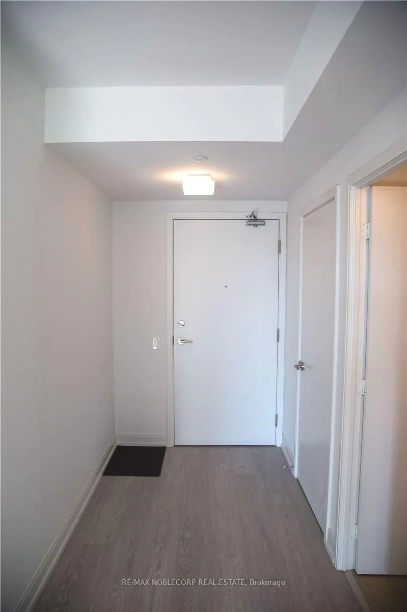 181 Dundas Street E #807