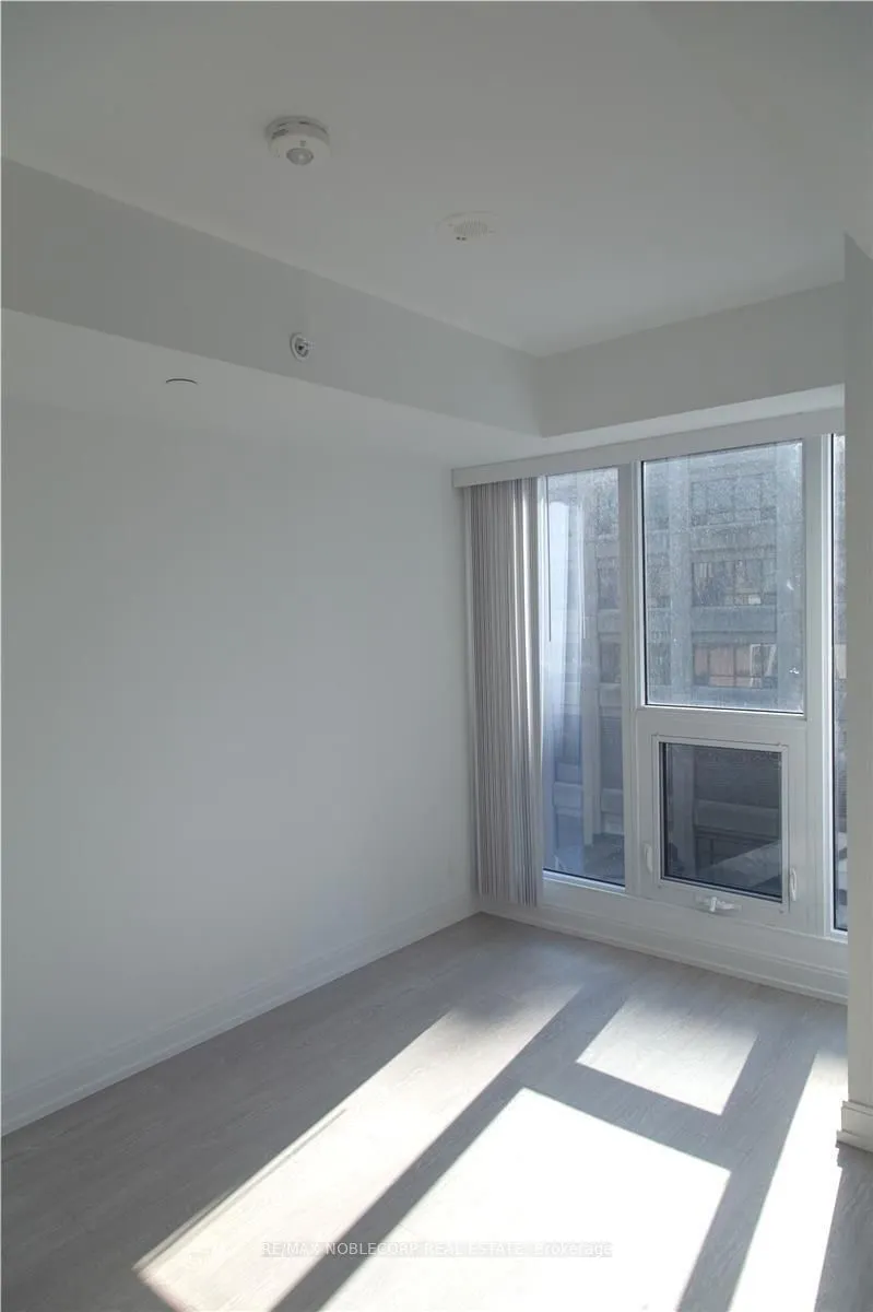 181 Dundas Street E #807