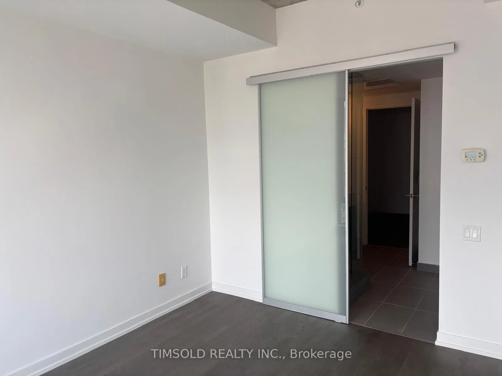 560 King Street W, #808