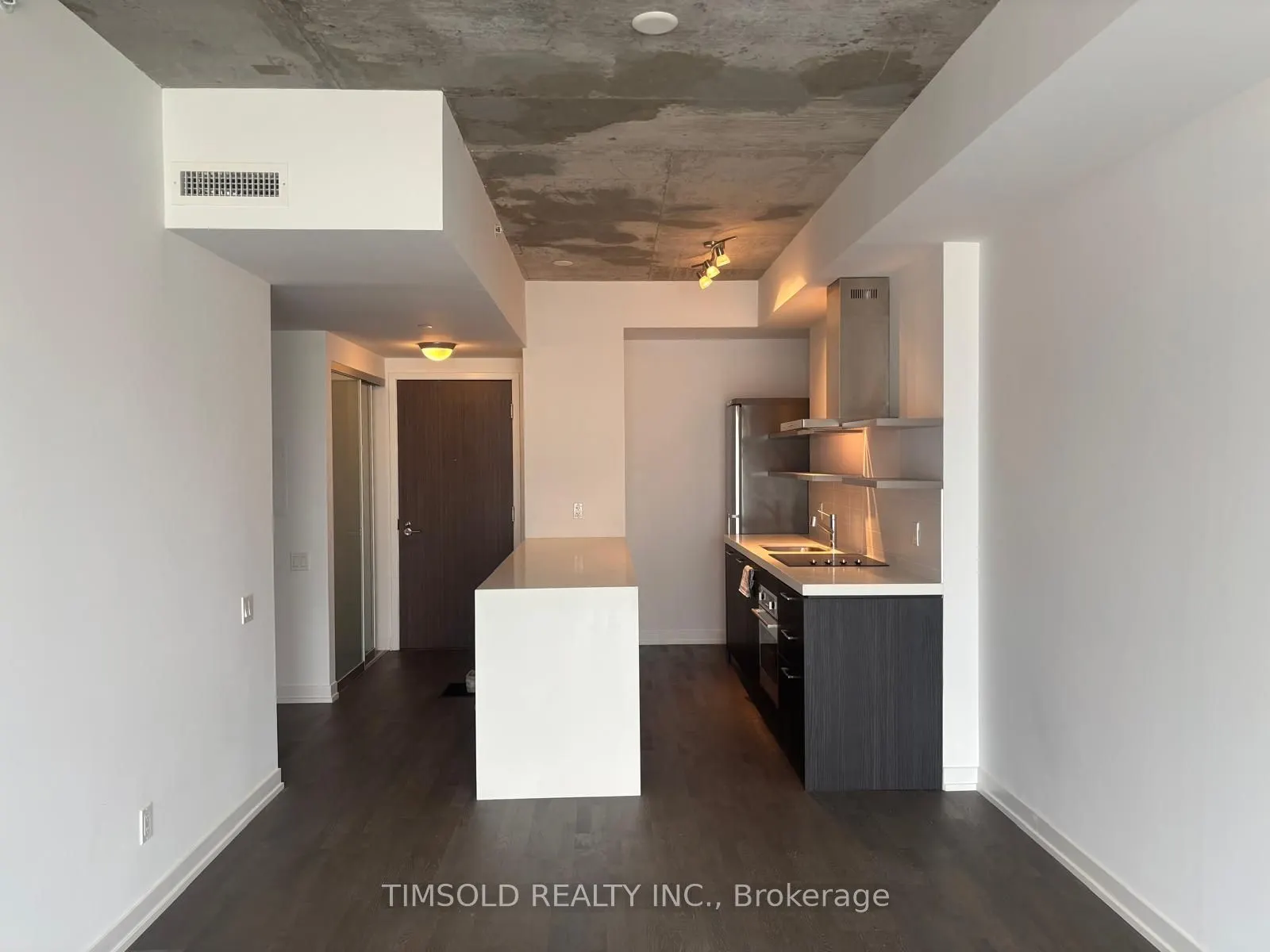 560 King Street W, #808