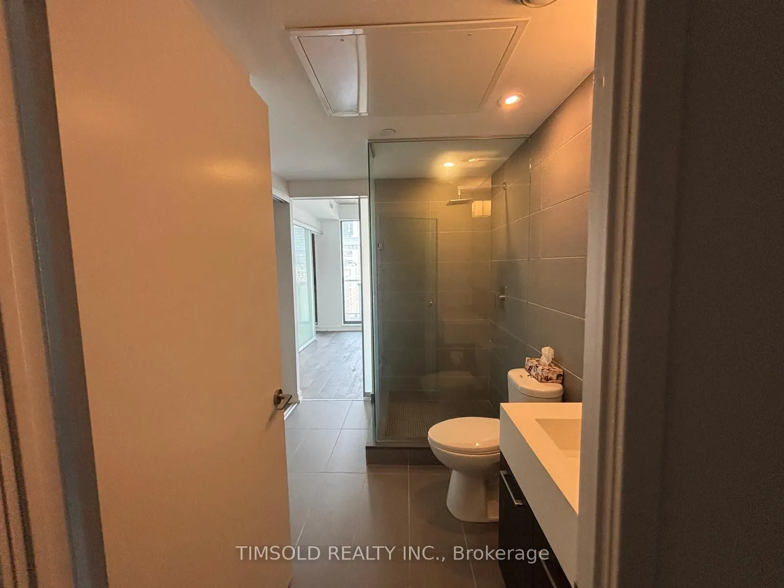 560 King Street W, #808