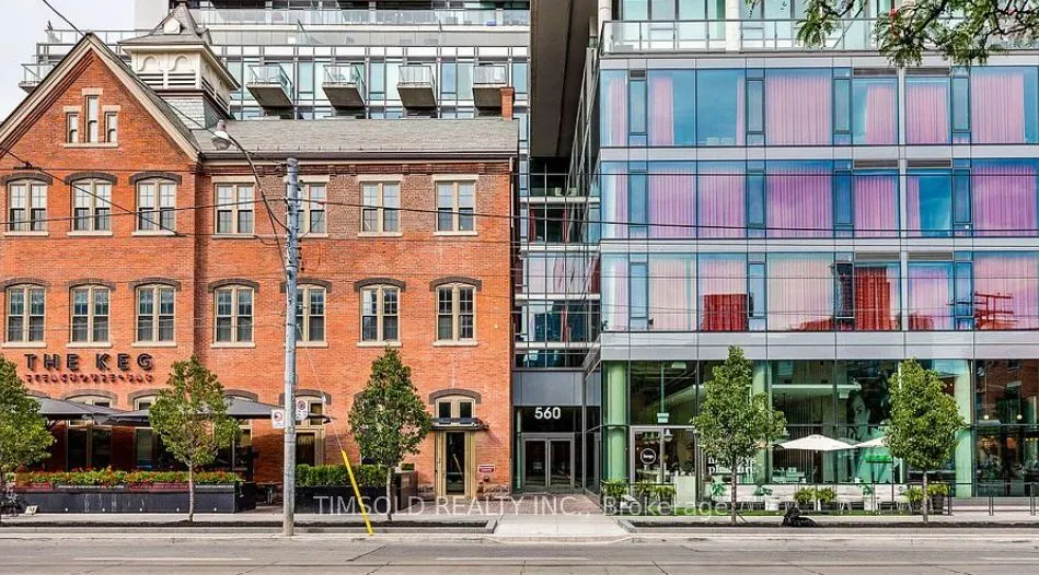 560 King Street W, #808