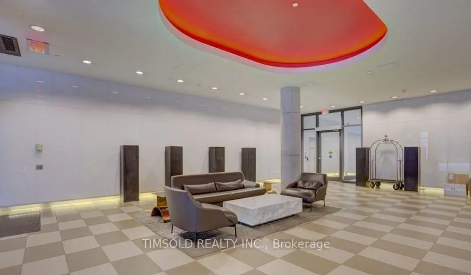 560 King Street W, #808