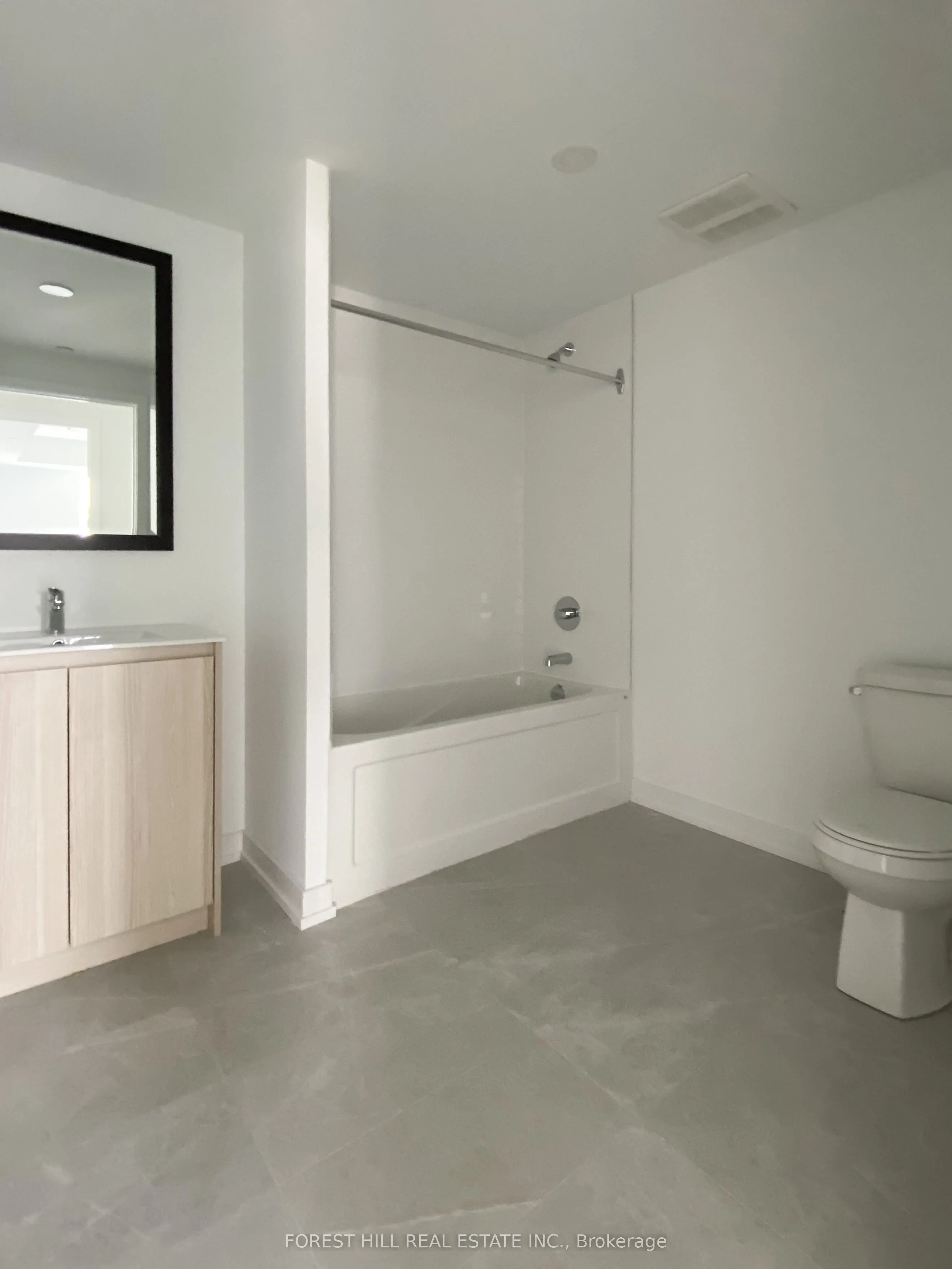 2000 Bathurst Street, #402