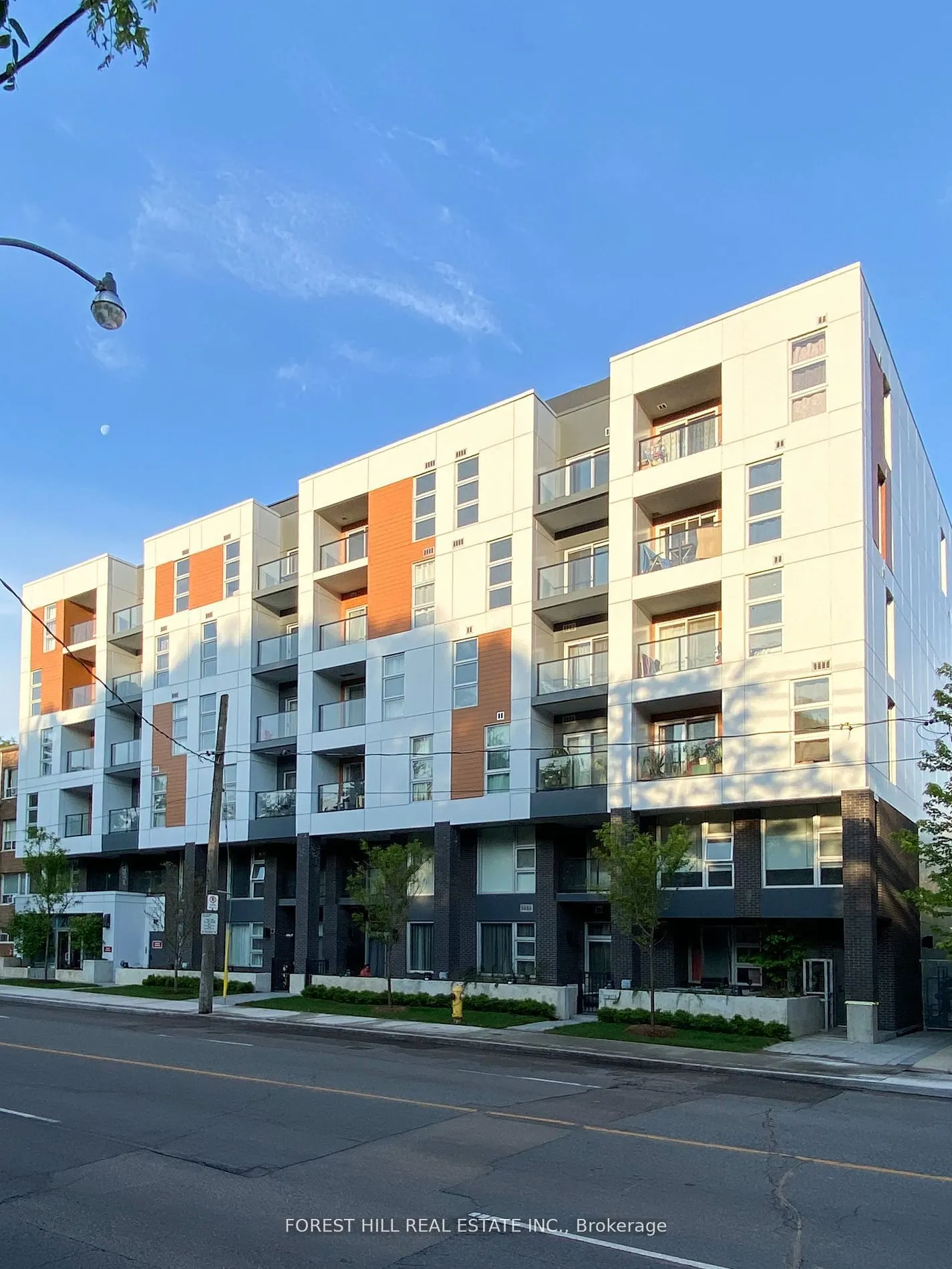 2000 Bathurst Street, #402