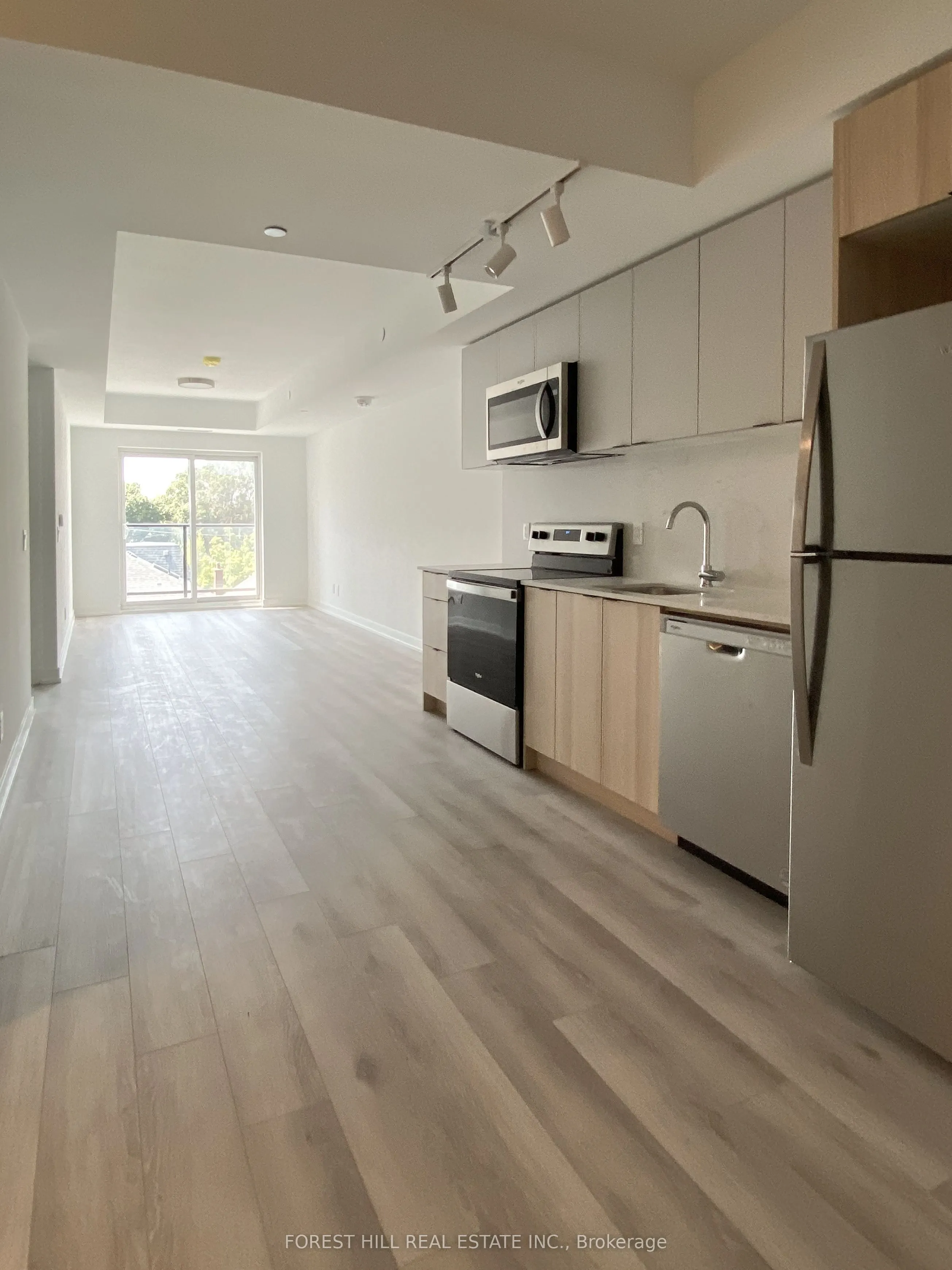 2000 Bathurst Street, #402