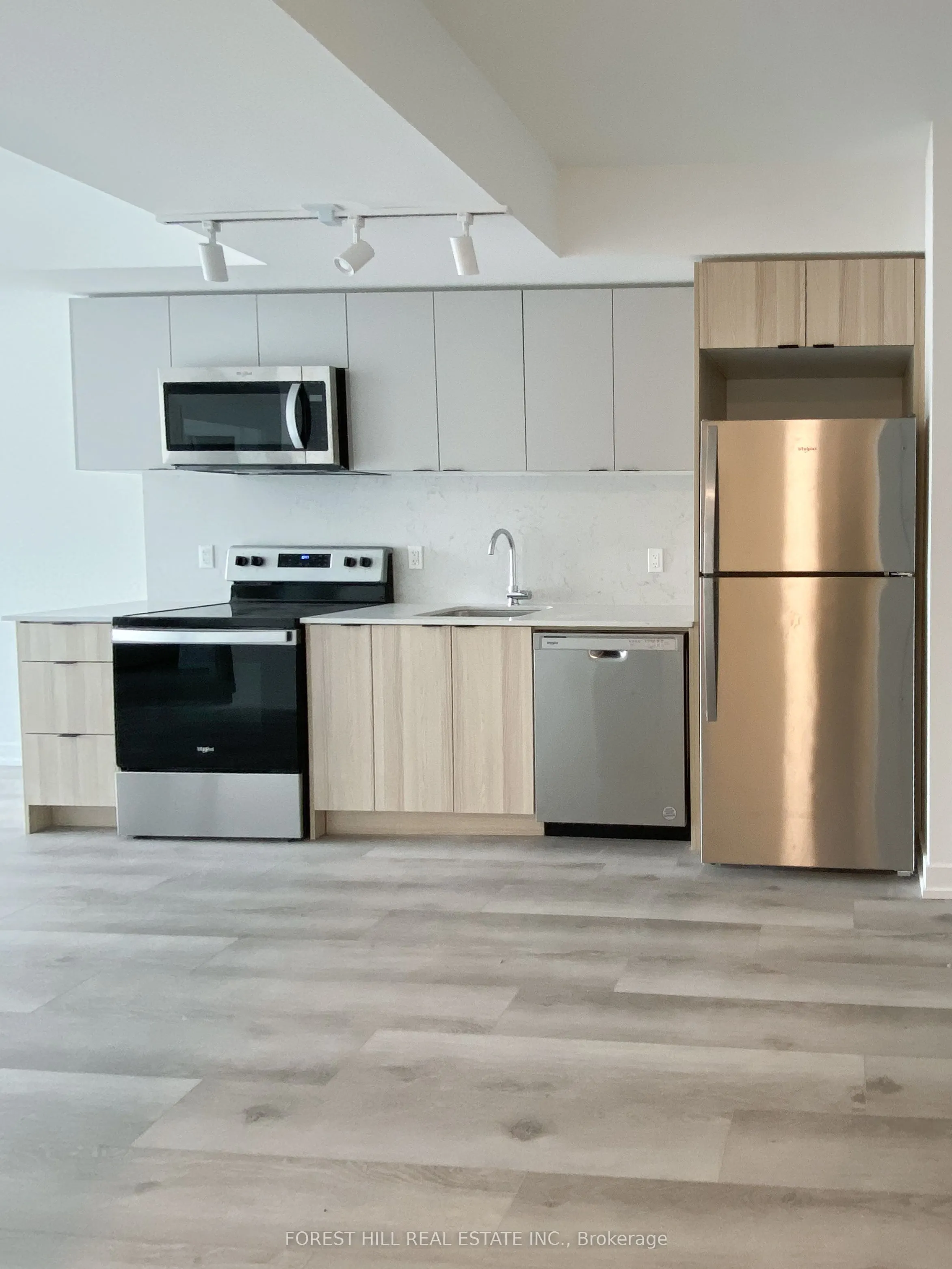 2000 Bathurst Street, #402