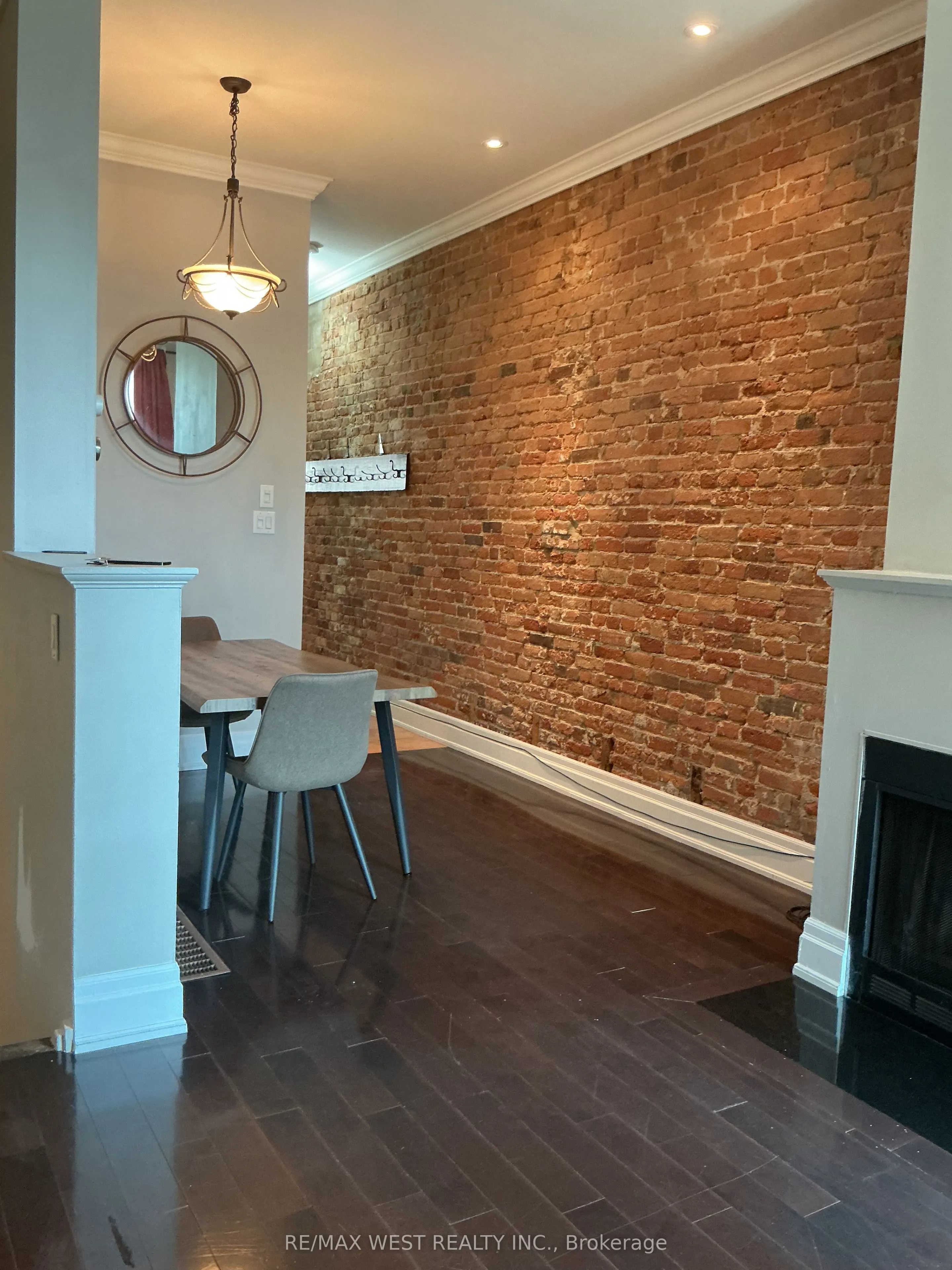 364 Dundas Street E, #4