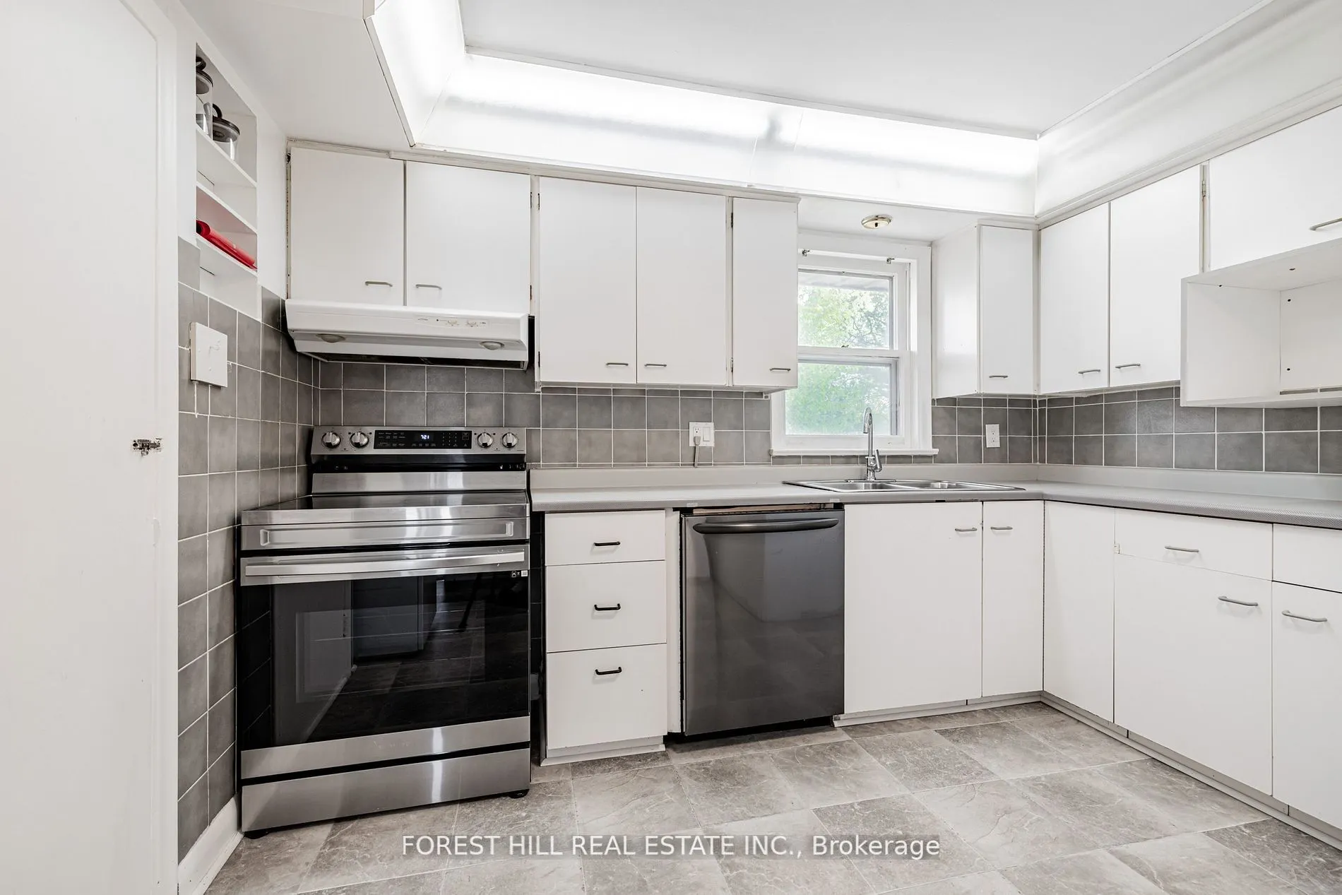 11 Greenbriar Road, #MAIN