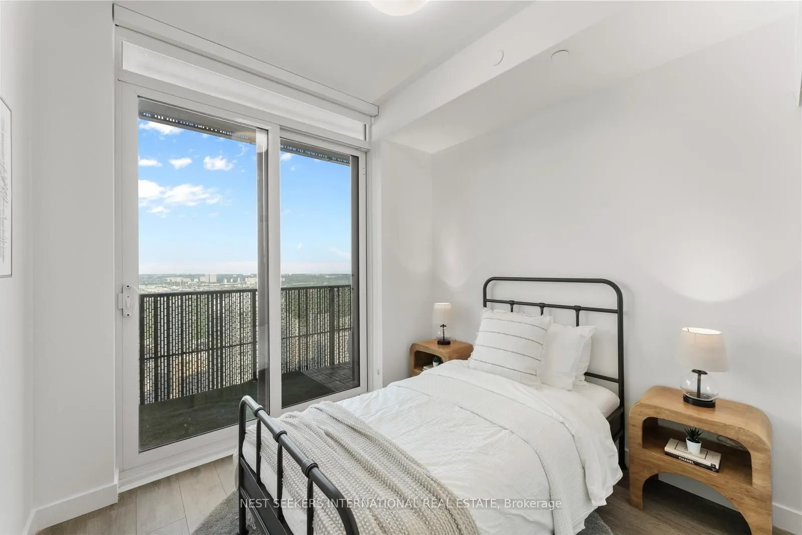 8 Eglinton Avenue E, #4108