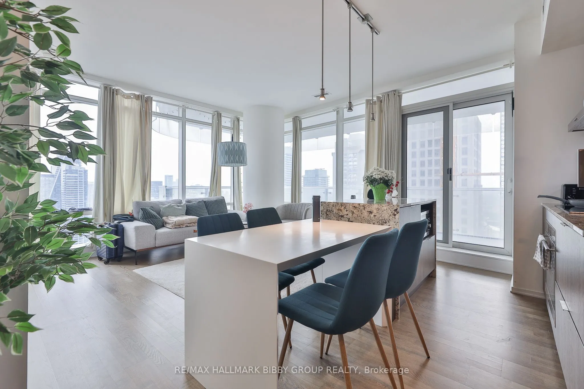 1 Bloor Street E, #3807