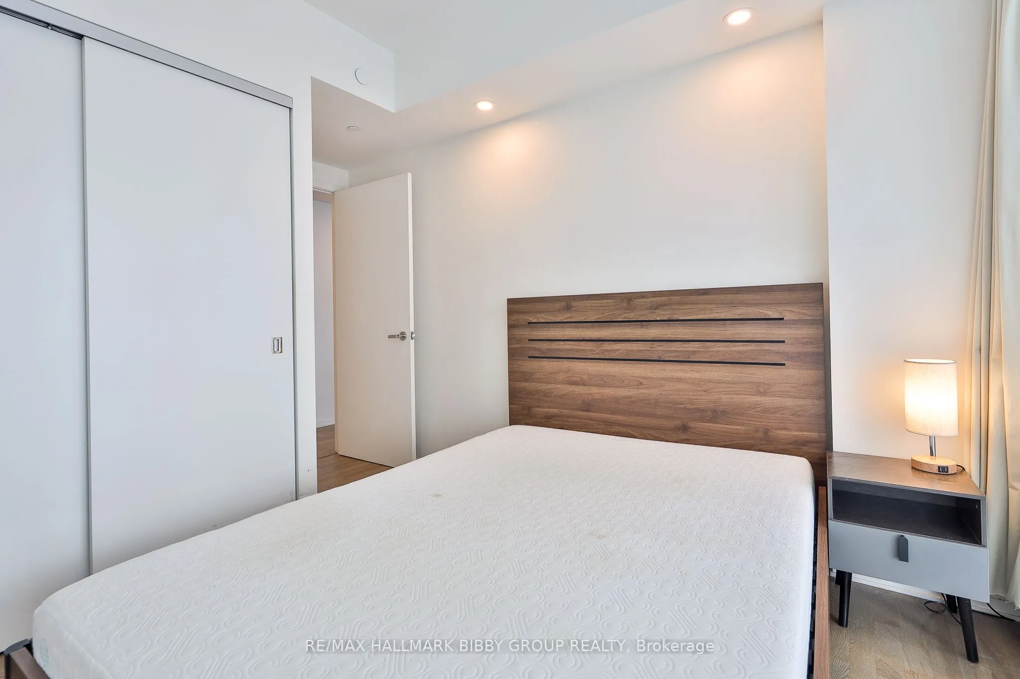 1 Bloor Street E, #3807