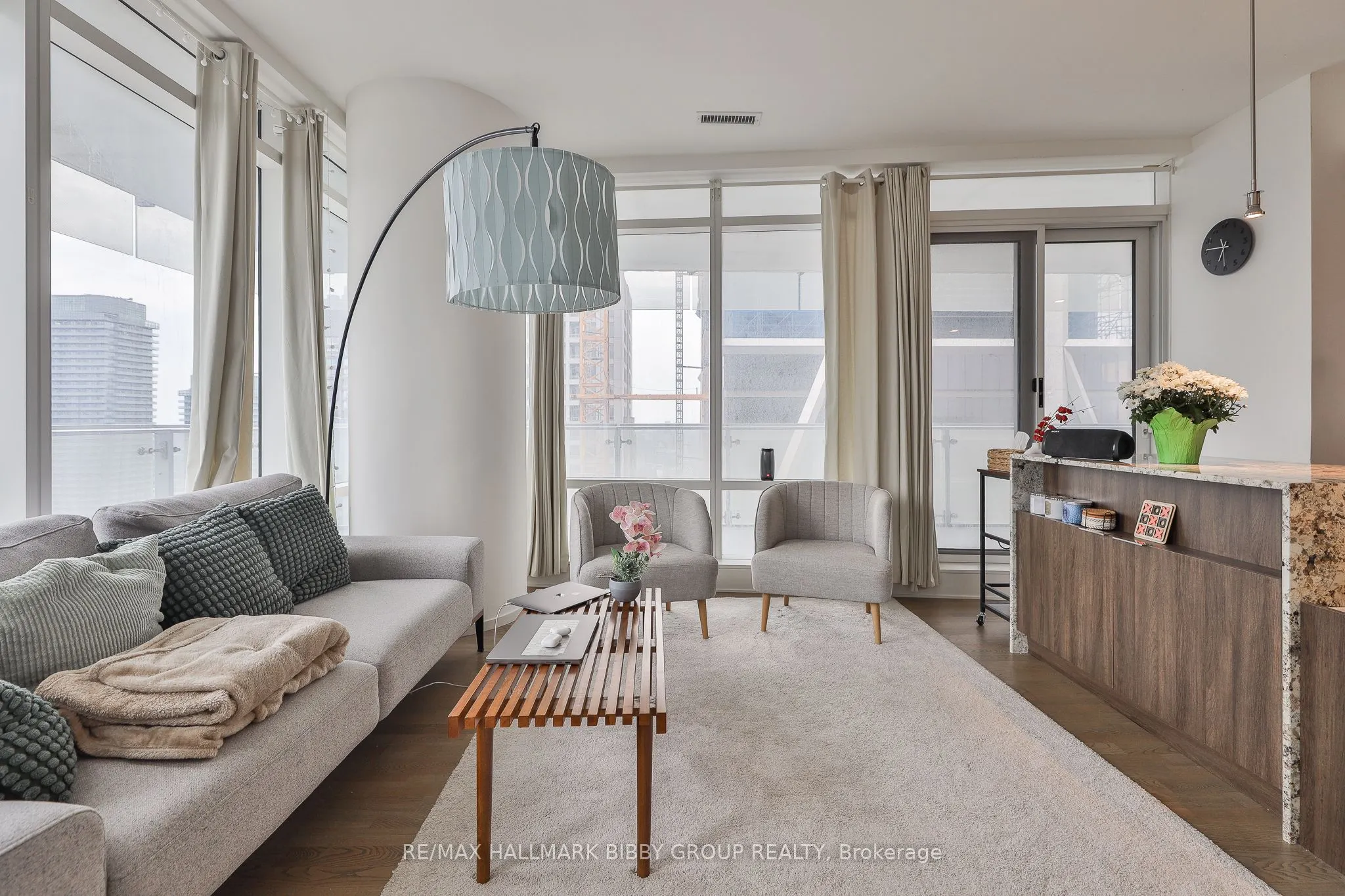 1 Bloor Street E, #3807
