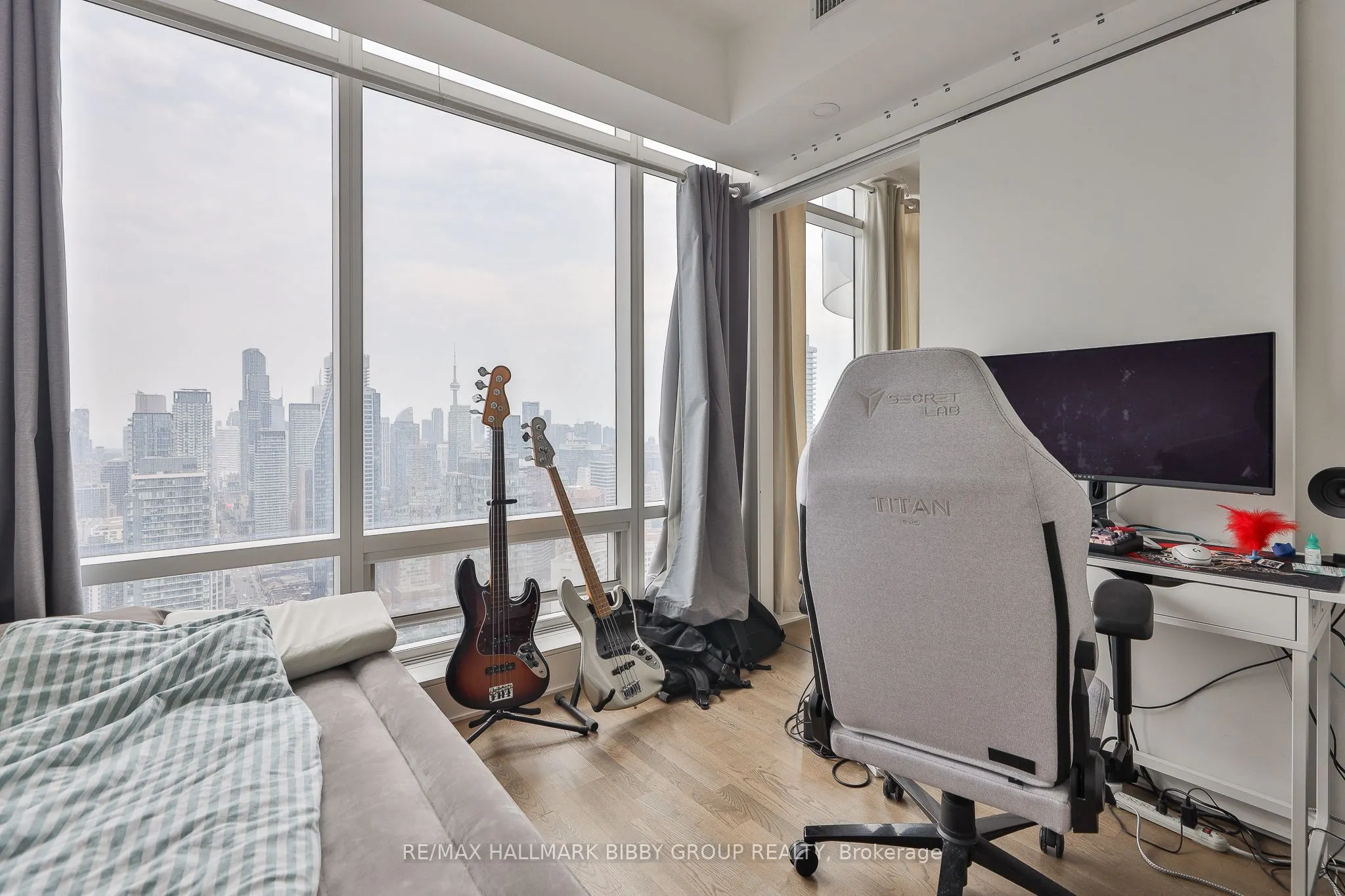 1 Bloor Street E, #3807