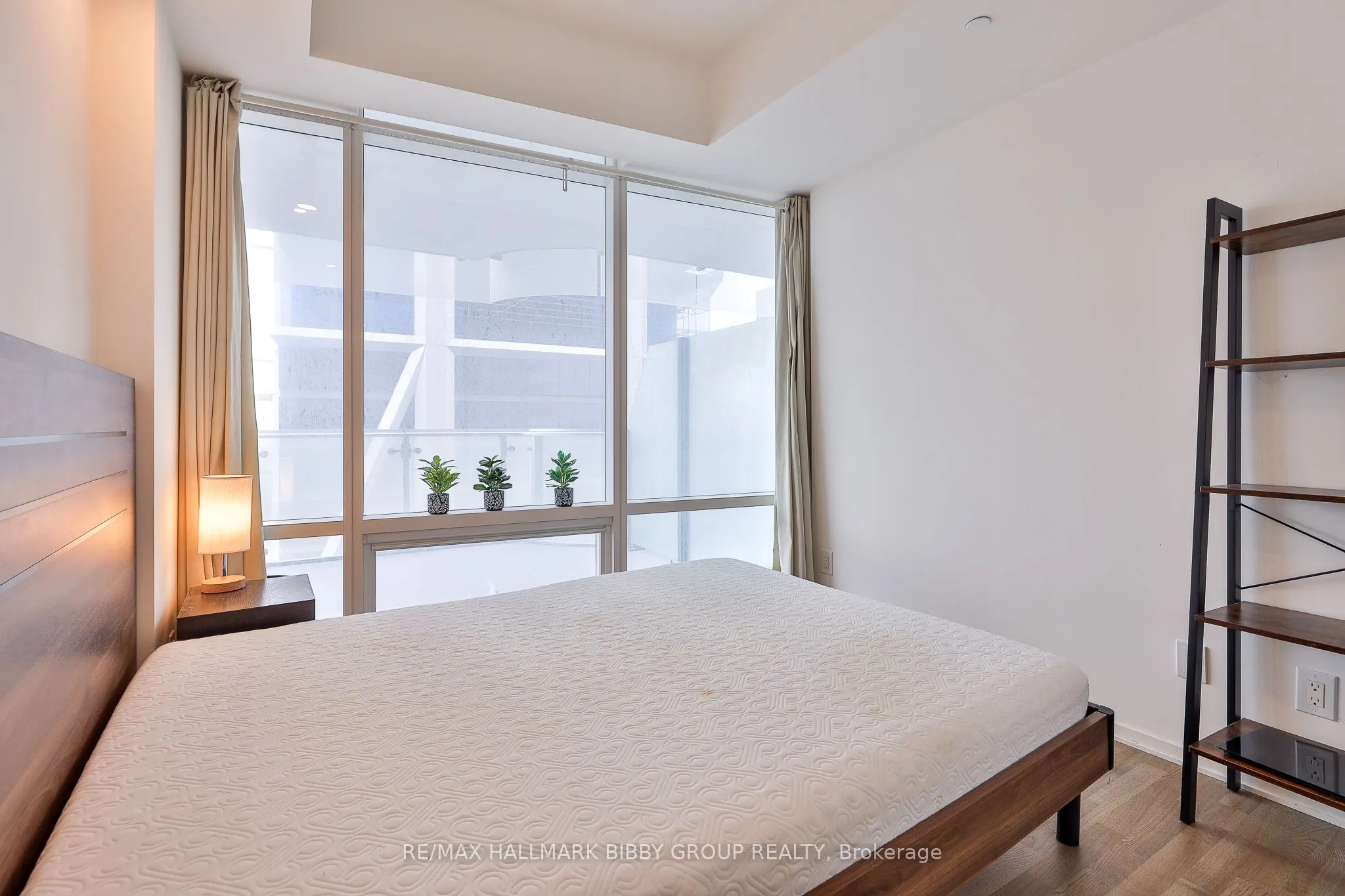 1 Bloor Street E, #3807