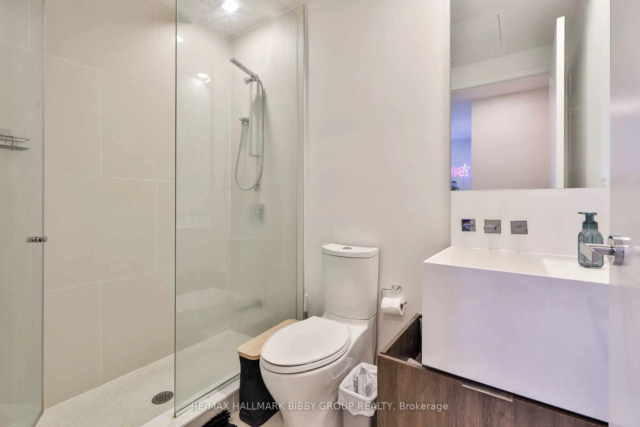 1 Bloor Street E, #3807