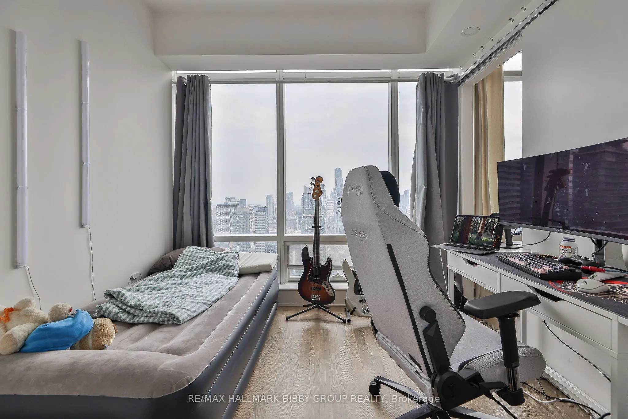 1 Bloor Street E, #3807