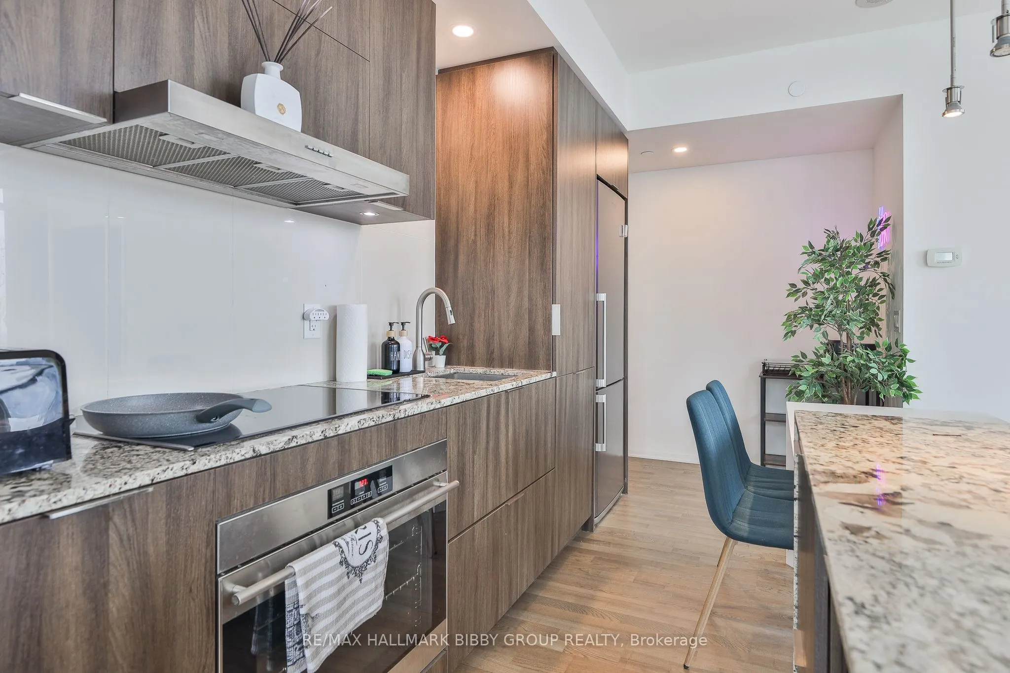 1 Bloor Street E, #3807
