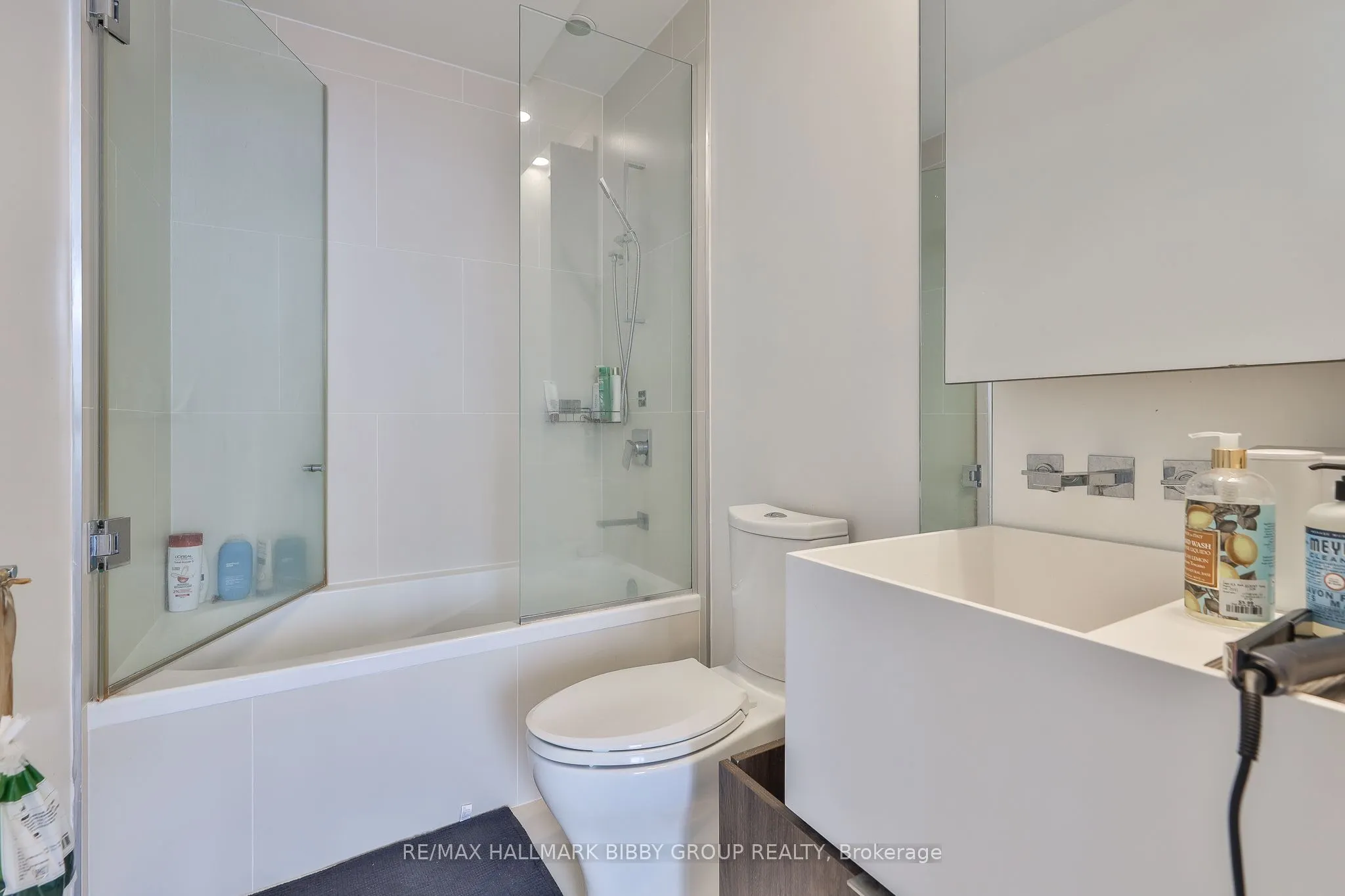 1 Bloor Street E, #3807