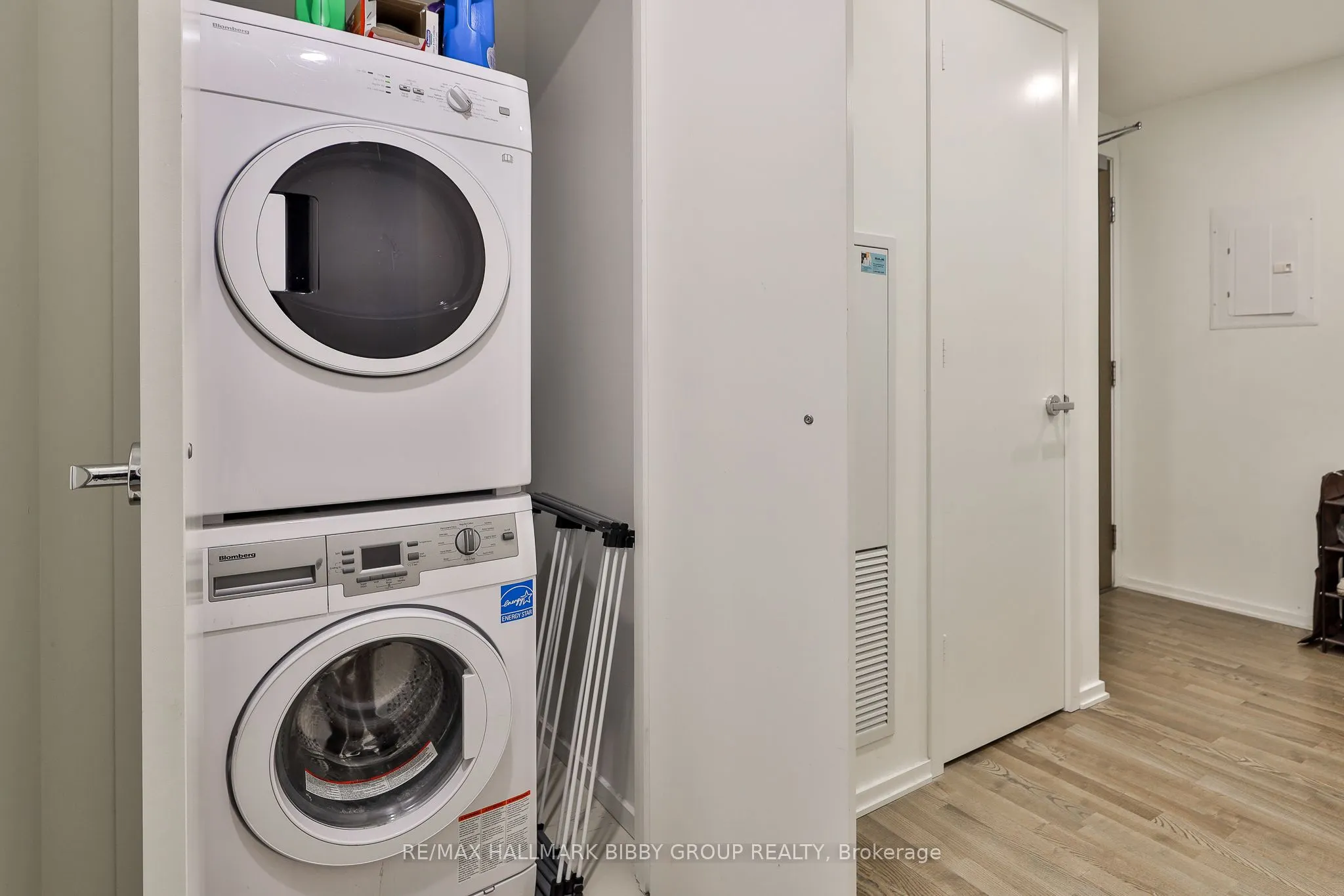 1 Bloor Street E, #3807