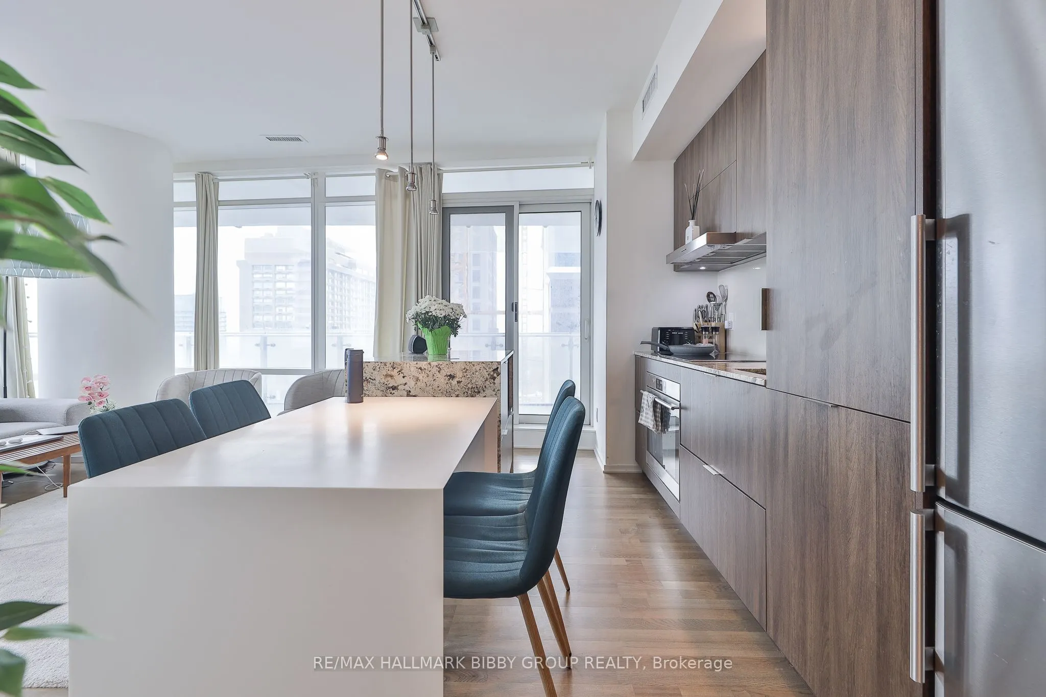 1 Bloor Street E, #3807