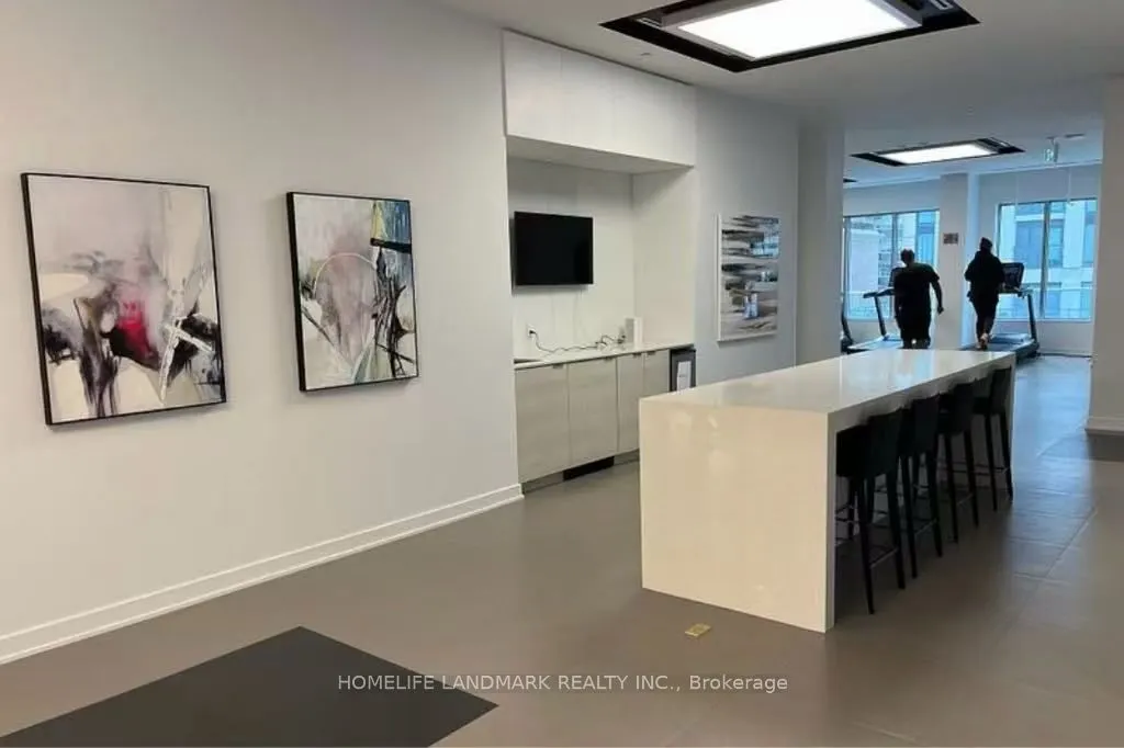 99 Broadway Avenue, #1612