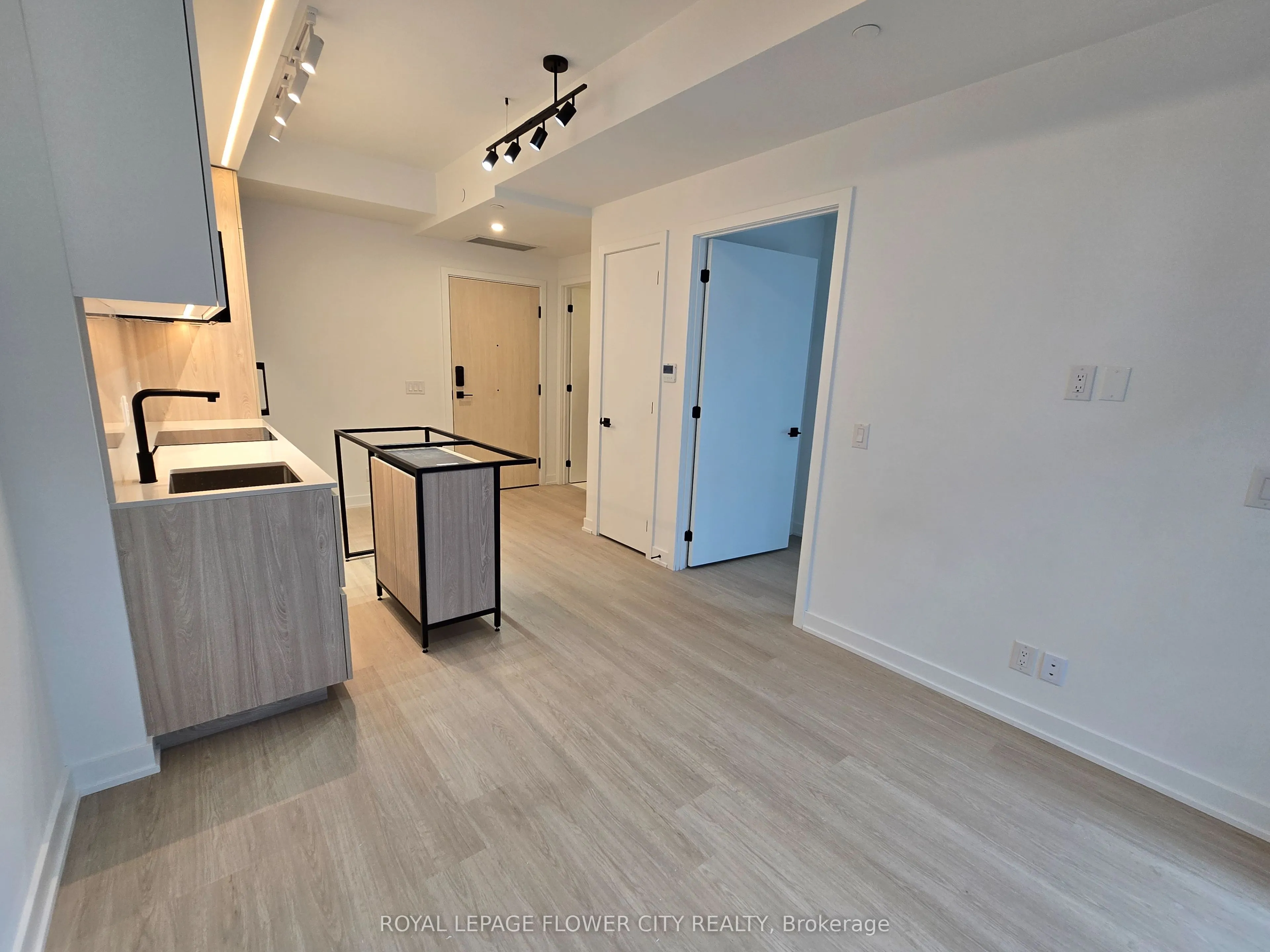 699 Sheppard Avenue, #509