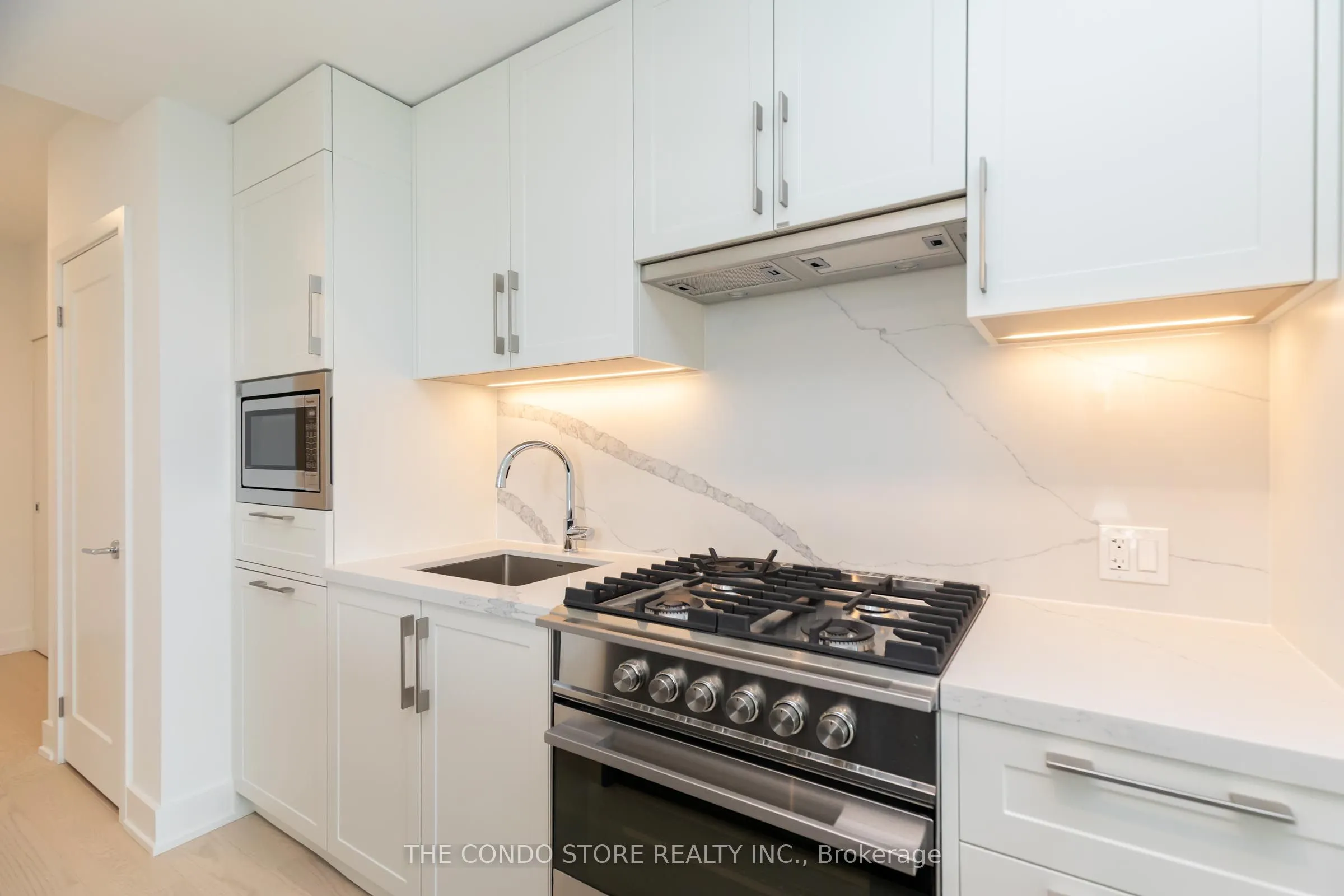 8 Manor Road W, #707