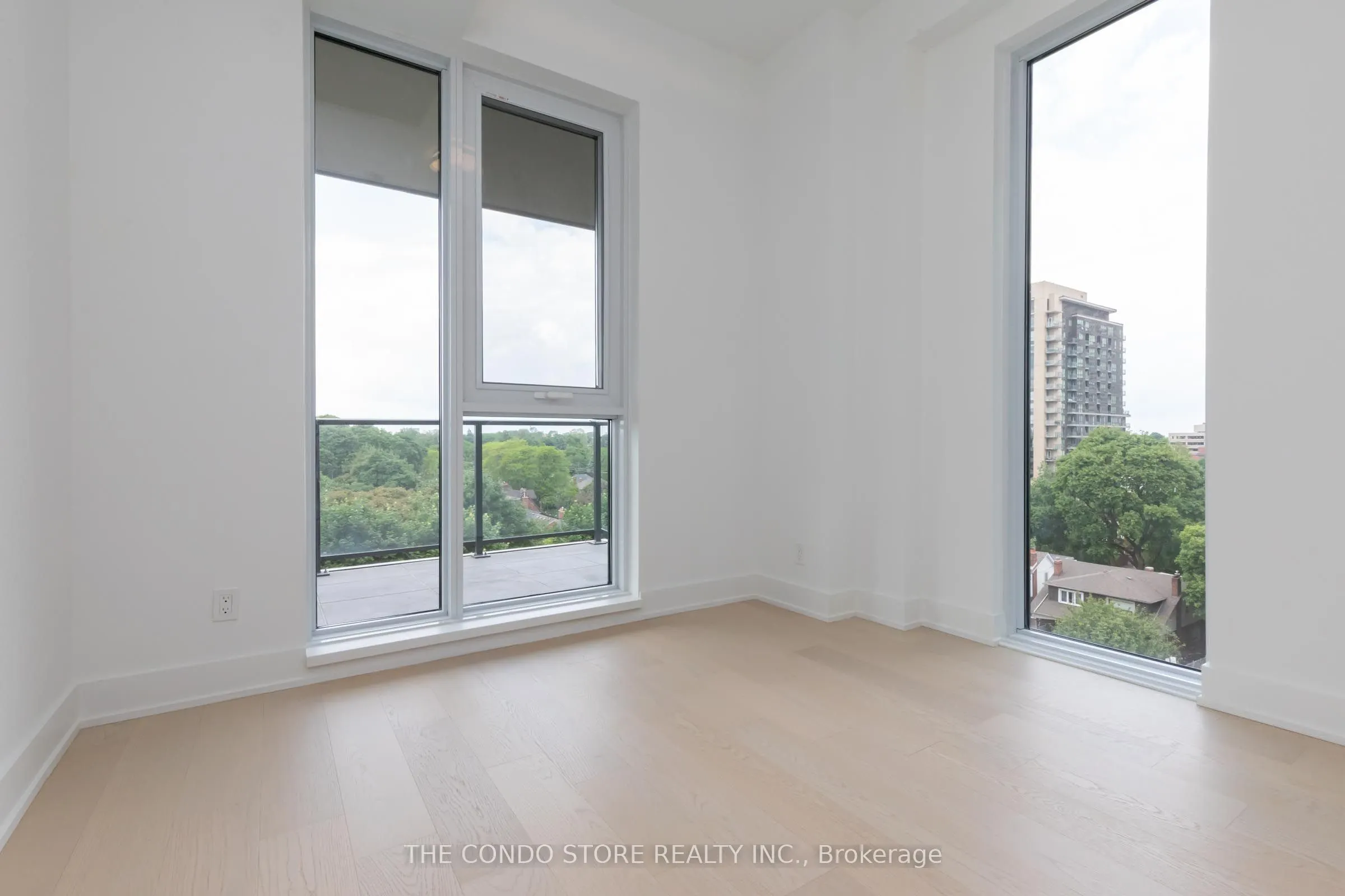 8 Manor Road W, #707
