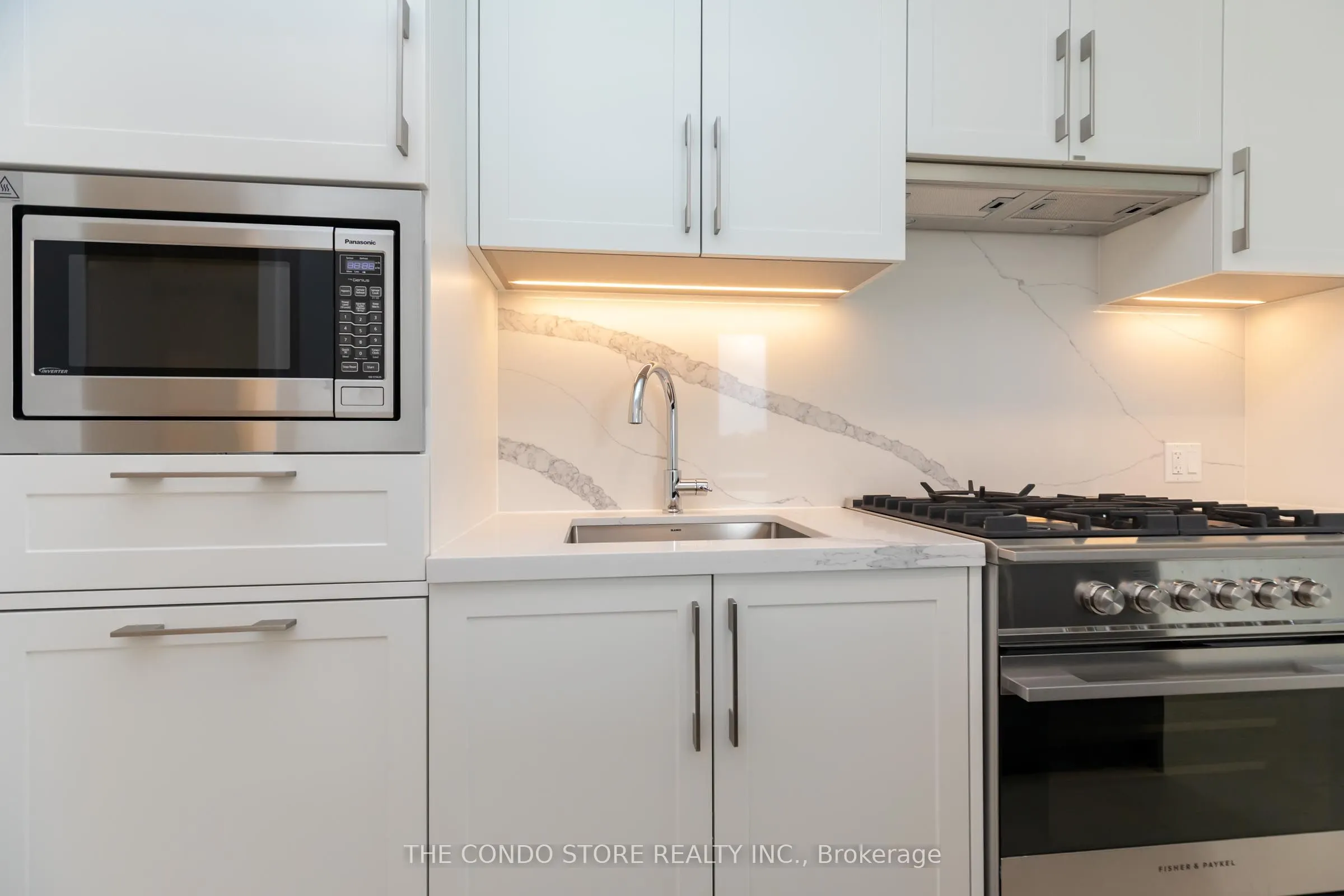 8 Manor Road W, #707