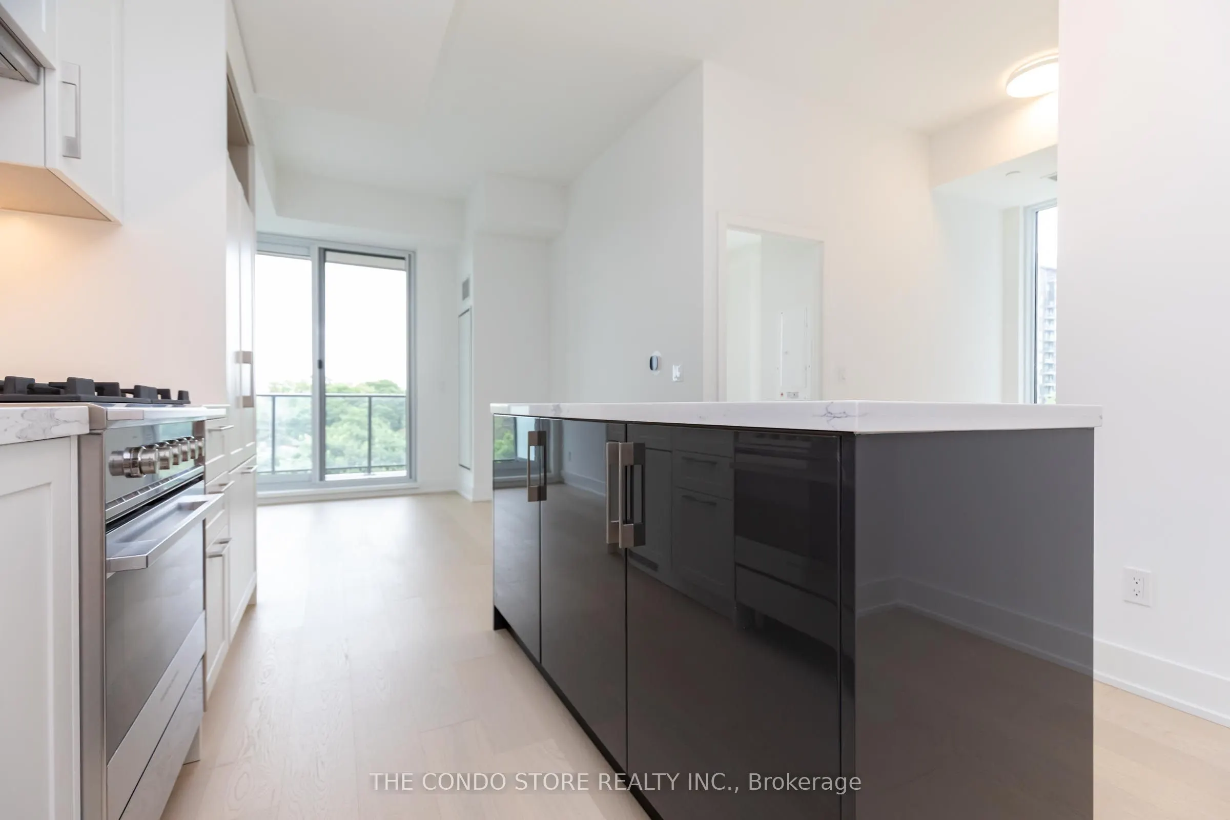 8 Manor Road W, #707