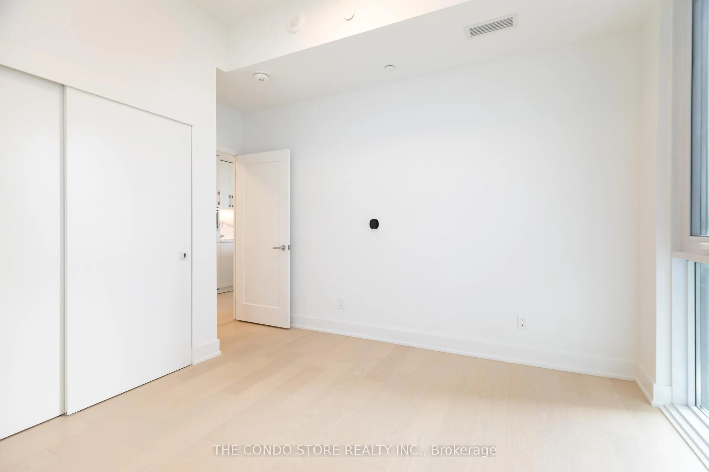 8 Manor Road W, #707